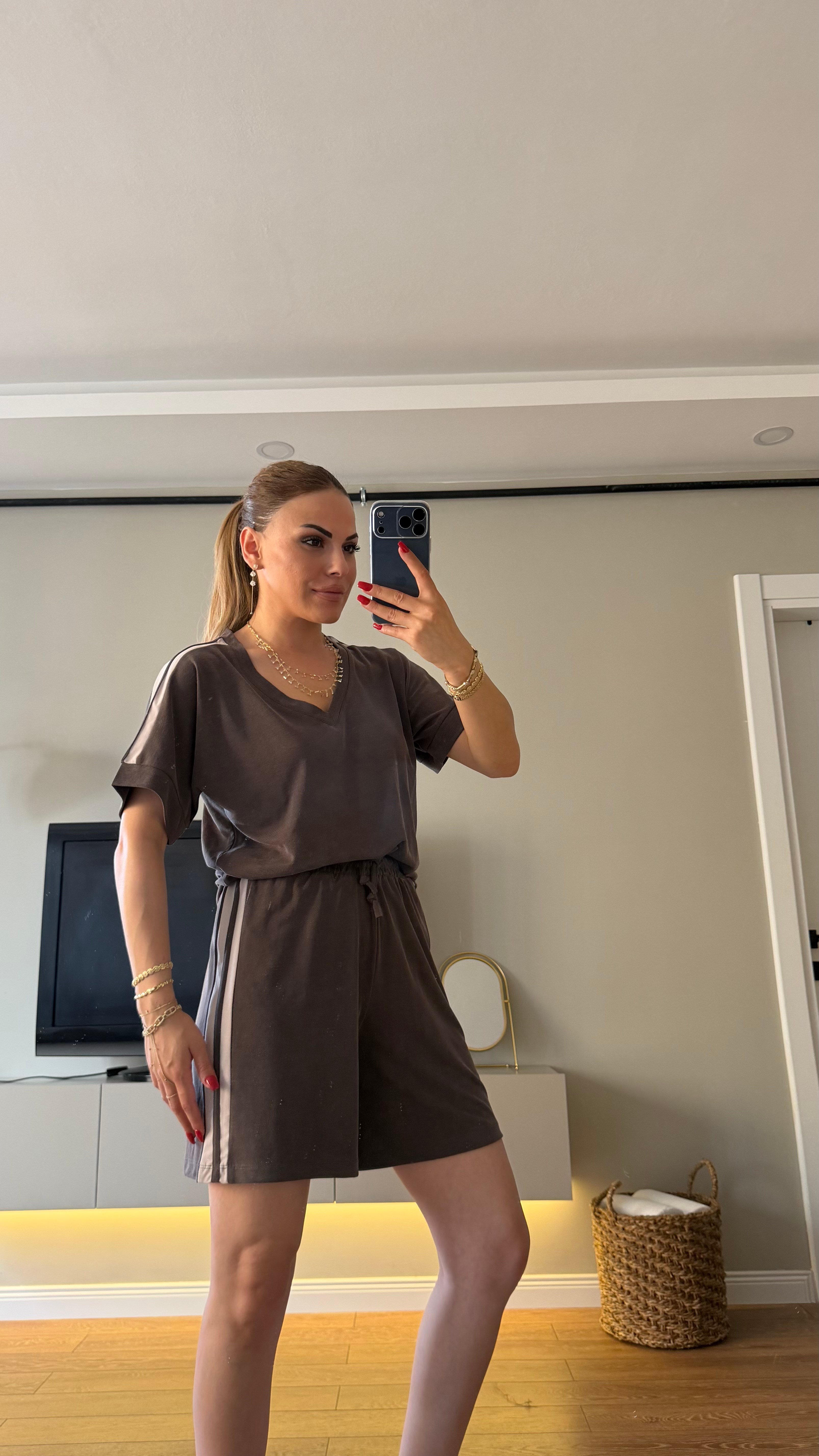 Yanları Şerit Detaylı Şortlu Takım Kahve