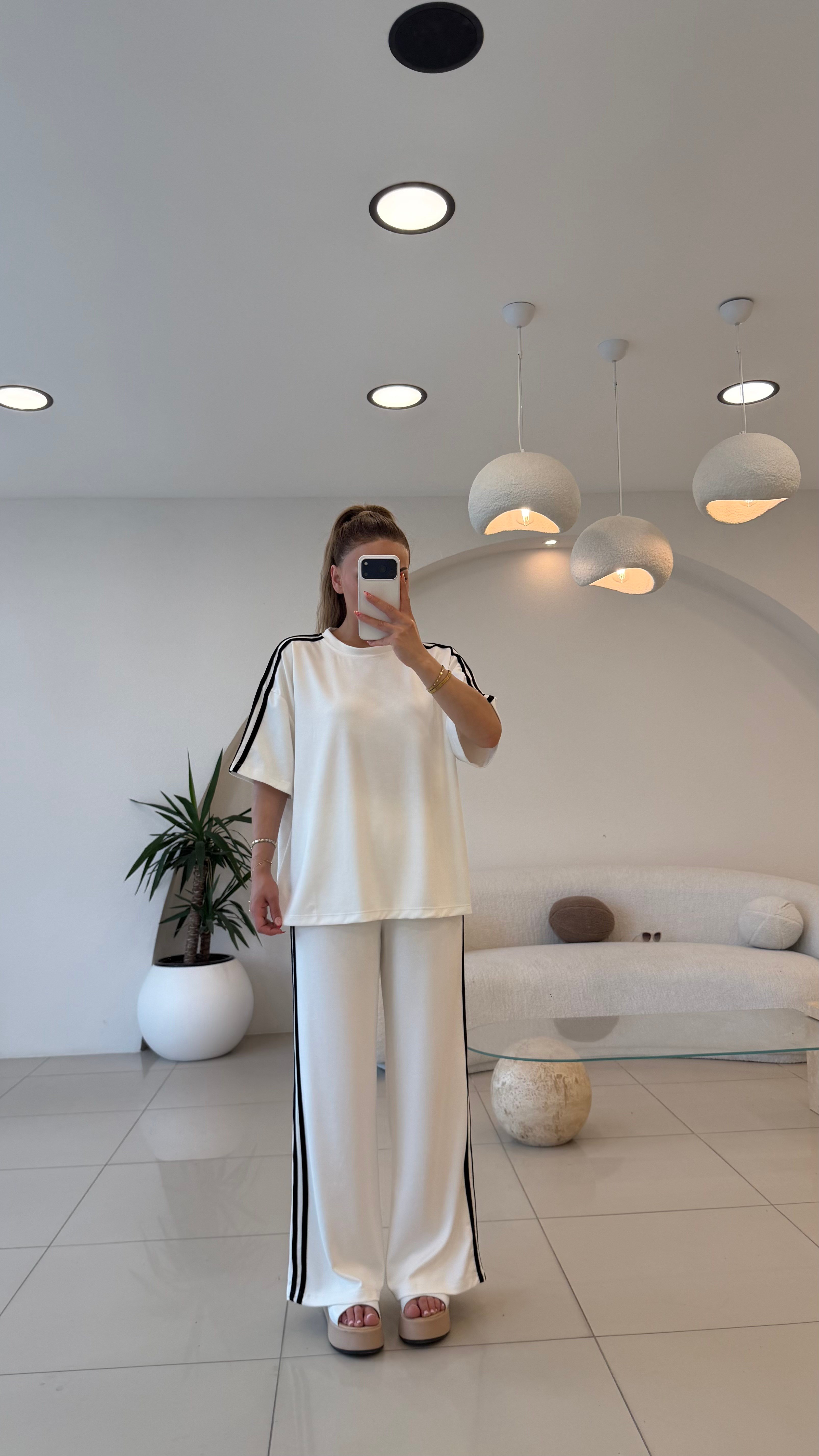 YANLARI ŞERİTLİ MODAL EŞOFMAN TAKIMI BEYAZ