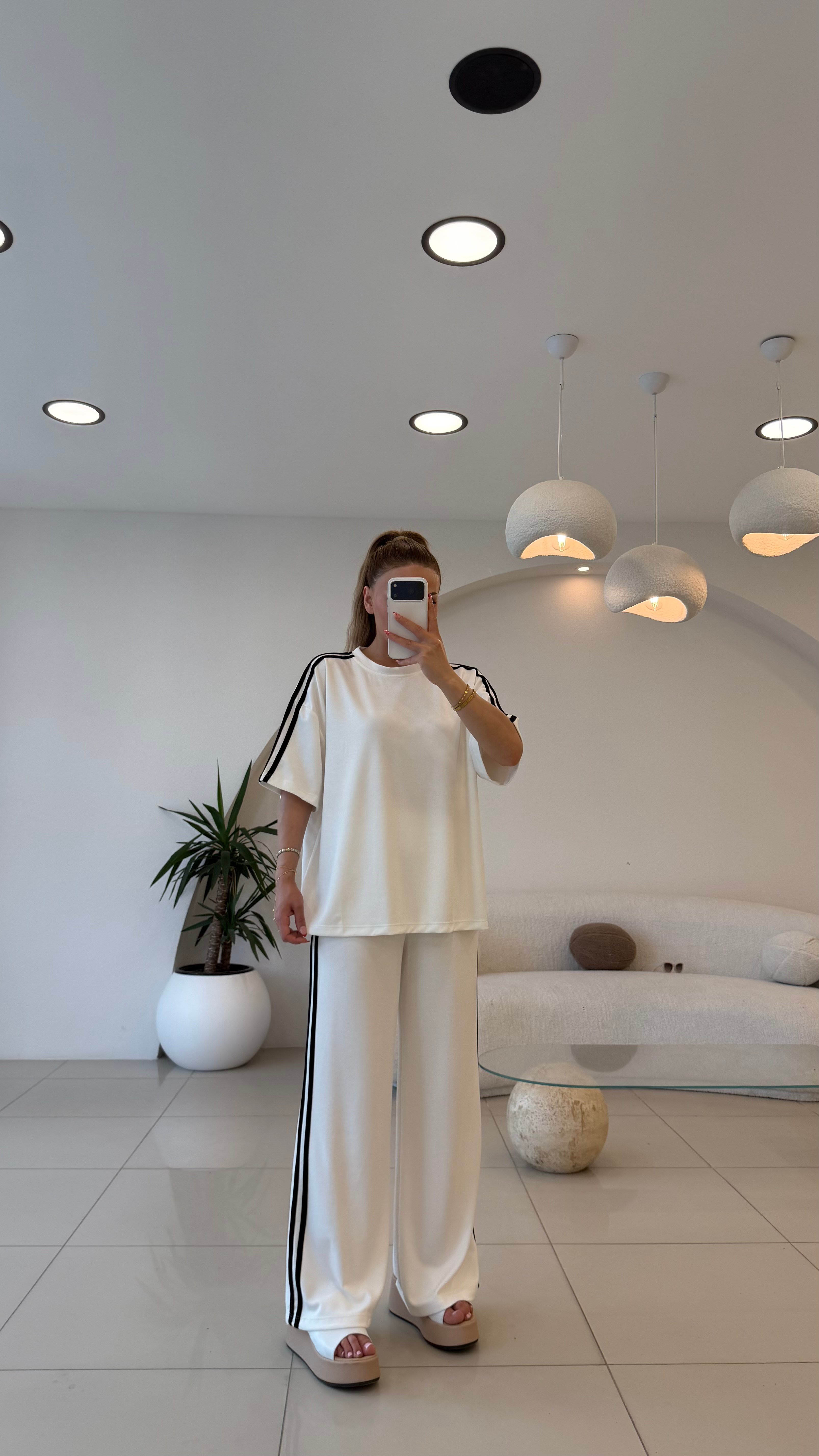 YANLARI ŞERİTLİ MODAL EŞOFMAN TAKIMI BEYAZ