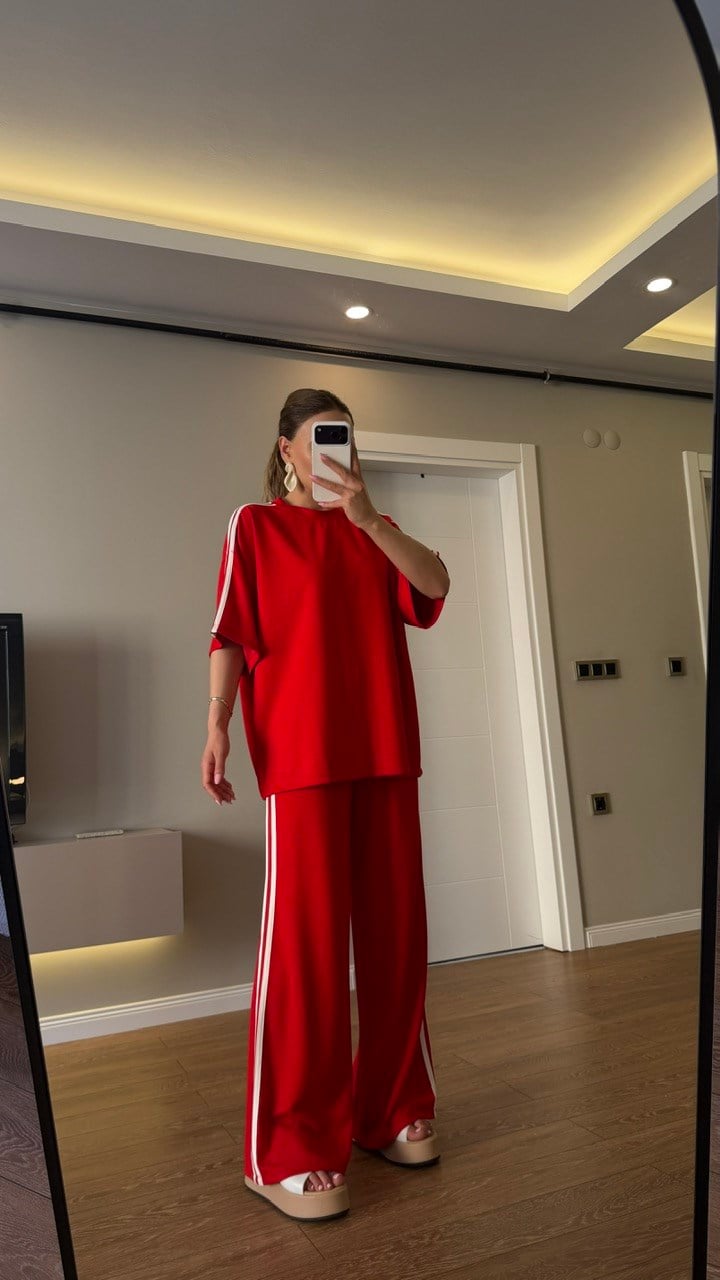 YANLARI ŞERİTLİ MODAL EŞOFMAN TAKIMI KIRMIZI