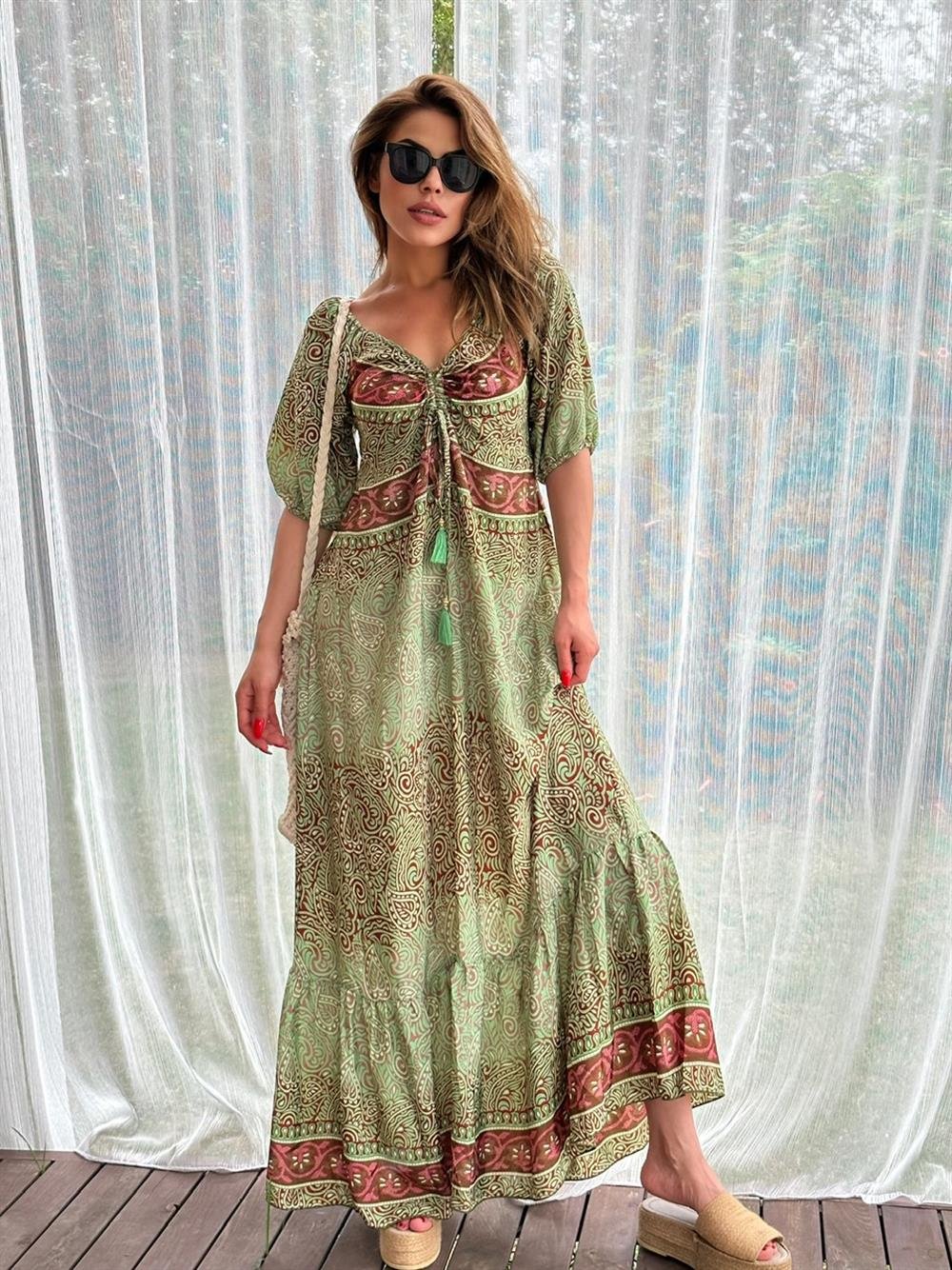 YEŞİL DESENLİ TASARIM SATEN ELBİSE