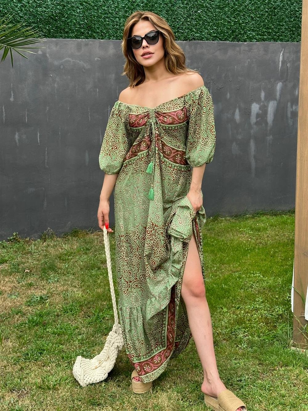 YEŞİL DESENLİ TASARIM SATEN ELBİSE