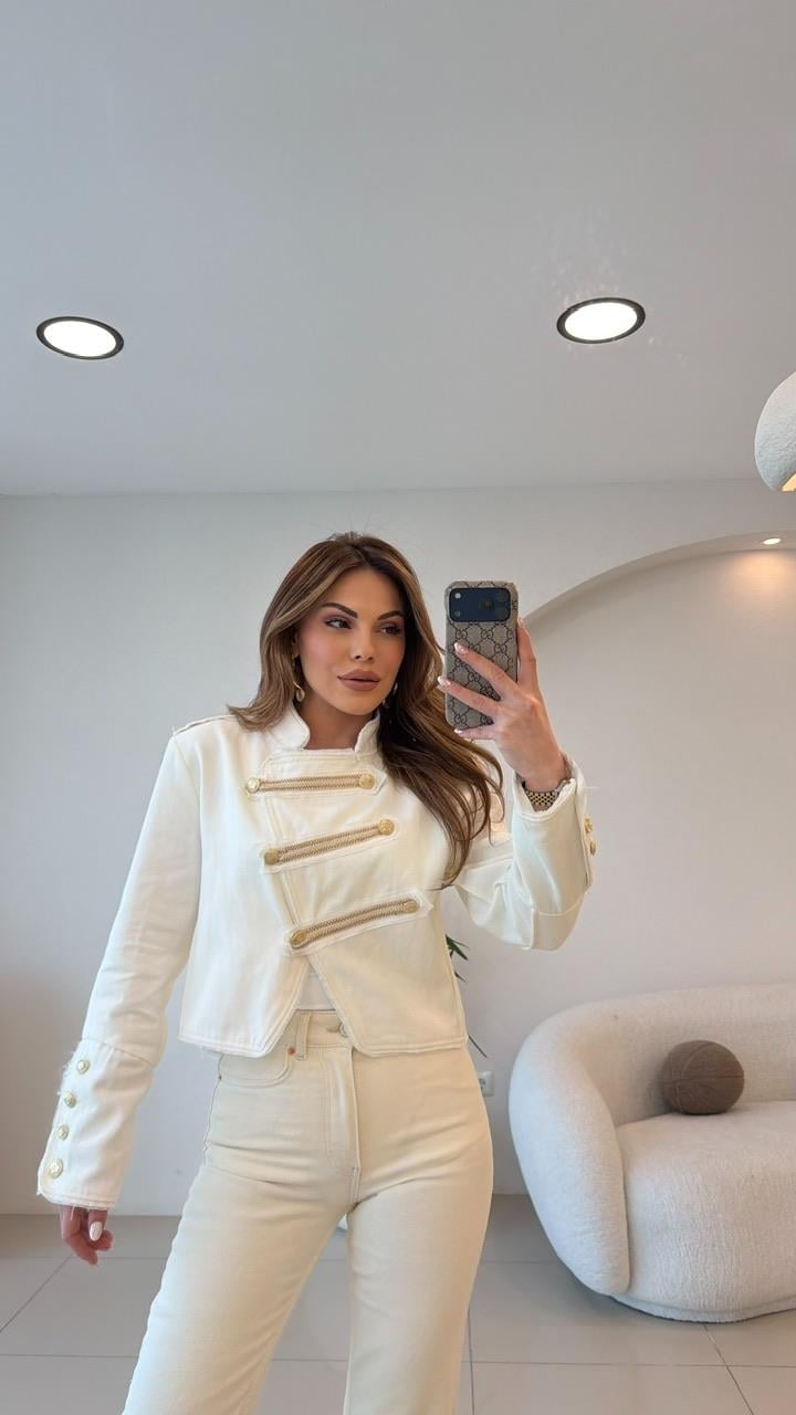 ZR MODEL GOLD DÜĞMELİ KRUVAZE CEKET EKRU( ÜRÜN ÖN SİPARİŞTİR TESLİMAT TARİHİ 25 NİSANDIR)