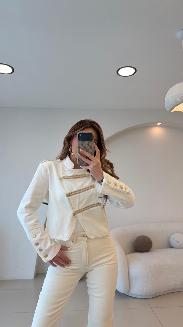 ZR MODEL GOLD DÜĞMELİ KRUVAZE CEKET EKRU( ÜRÜN ÖN SİPARİŞTİR TESLİMAT TARİHİ 25 NİSANDIR)