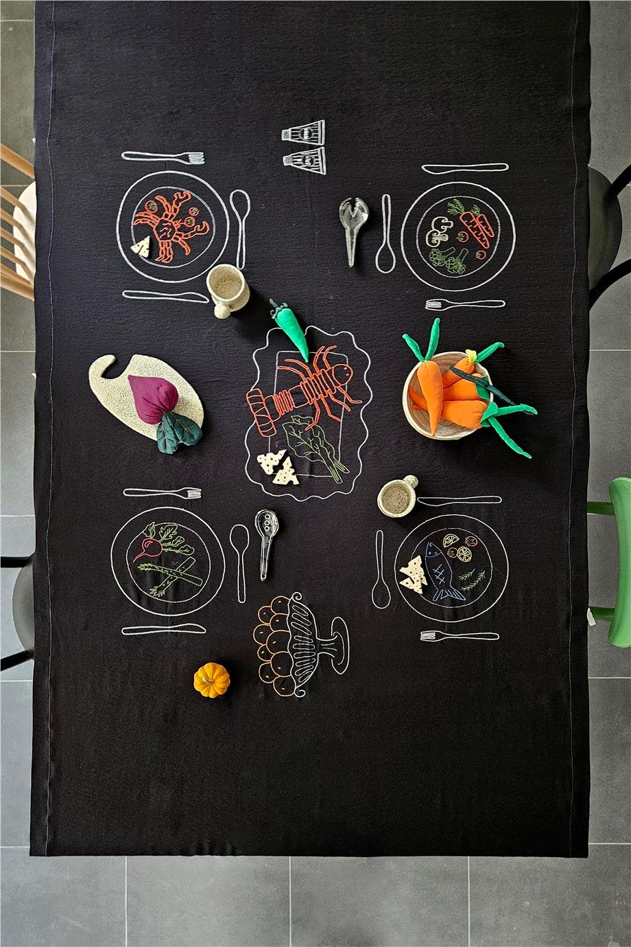 Siyah Keten Masa Dinner Örtüsü