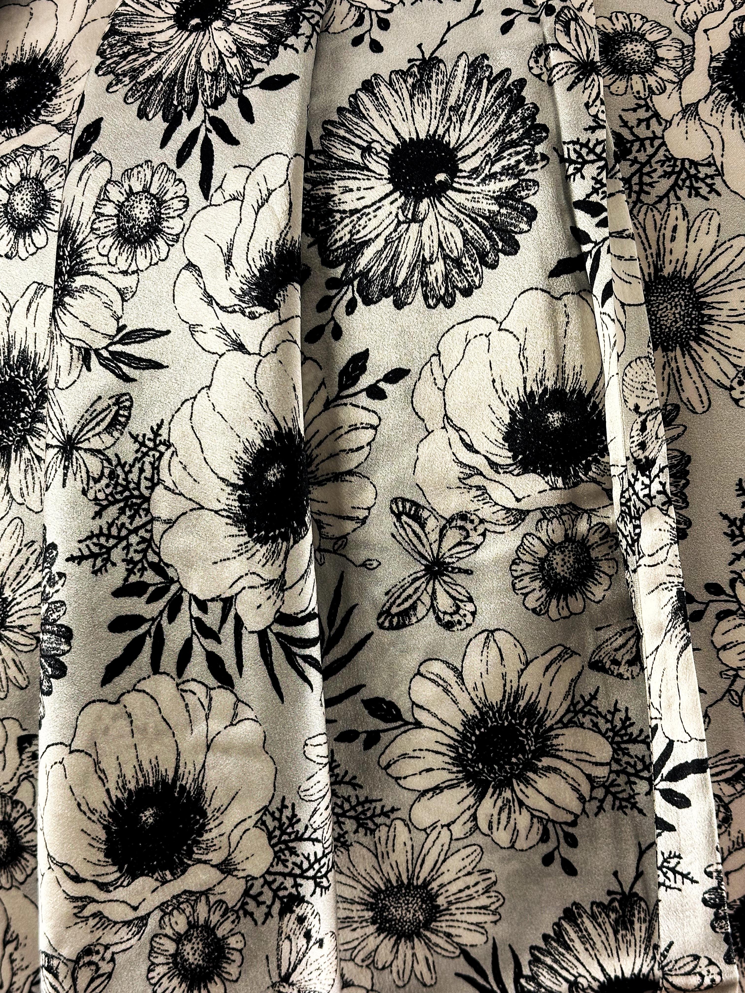 Black Daisy - Saf İpek Yastık Kılıfı 