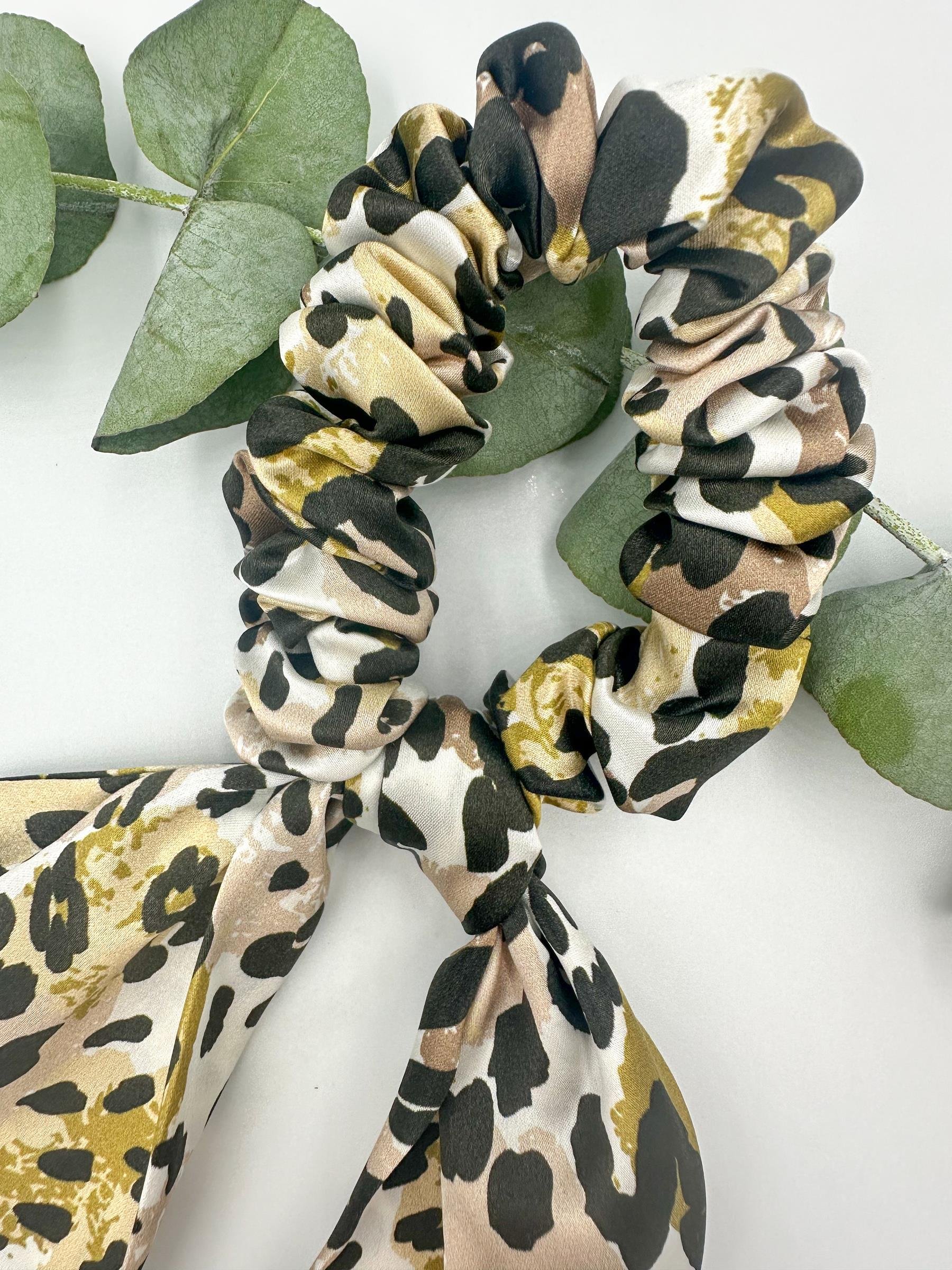 Leopar Desenli - Saf İpek Fiyonk Toka