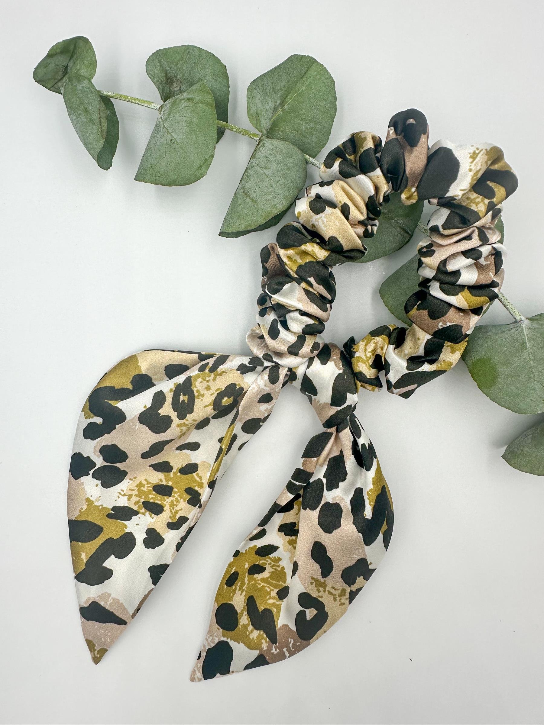 Leopar Desenli - Saf İpek Fiyonk Toka