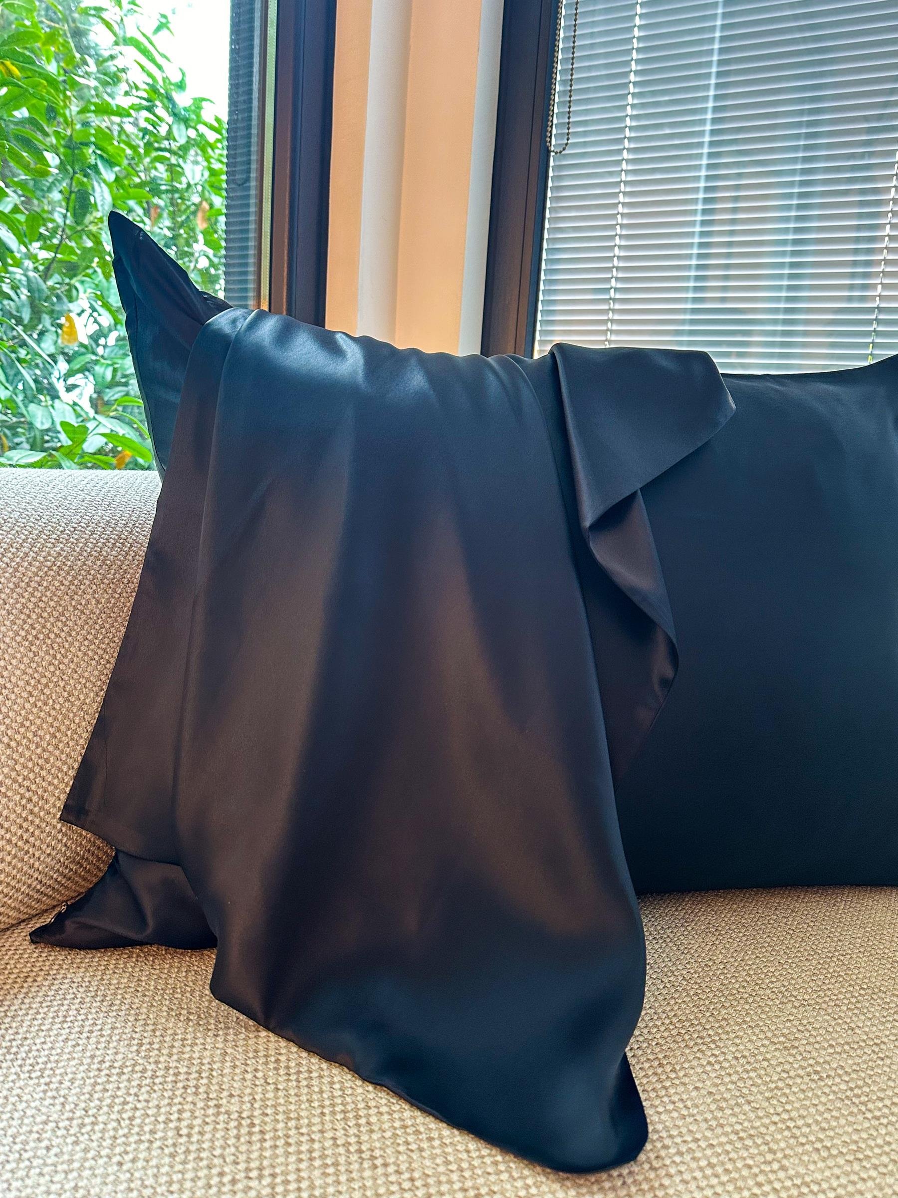 Black 19 Momme Silk Pillowcase 