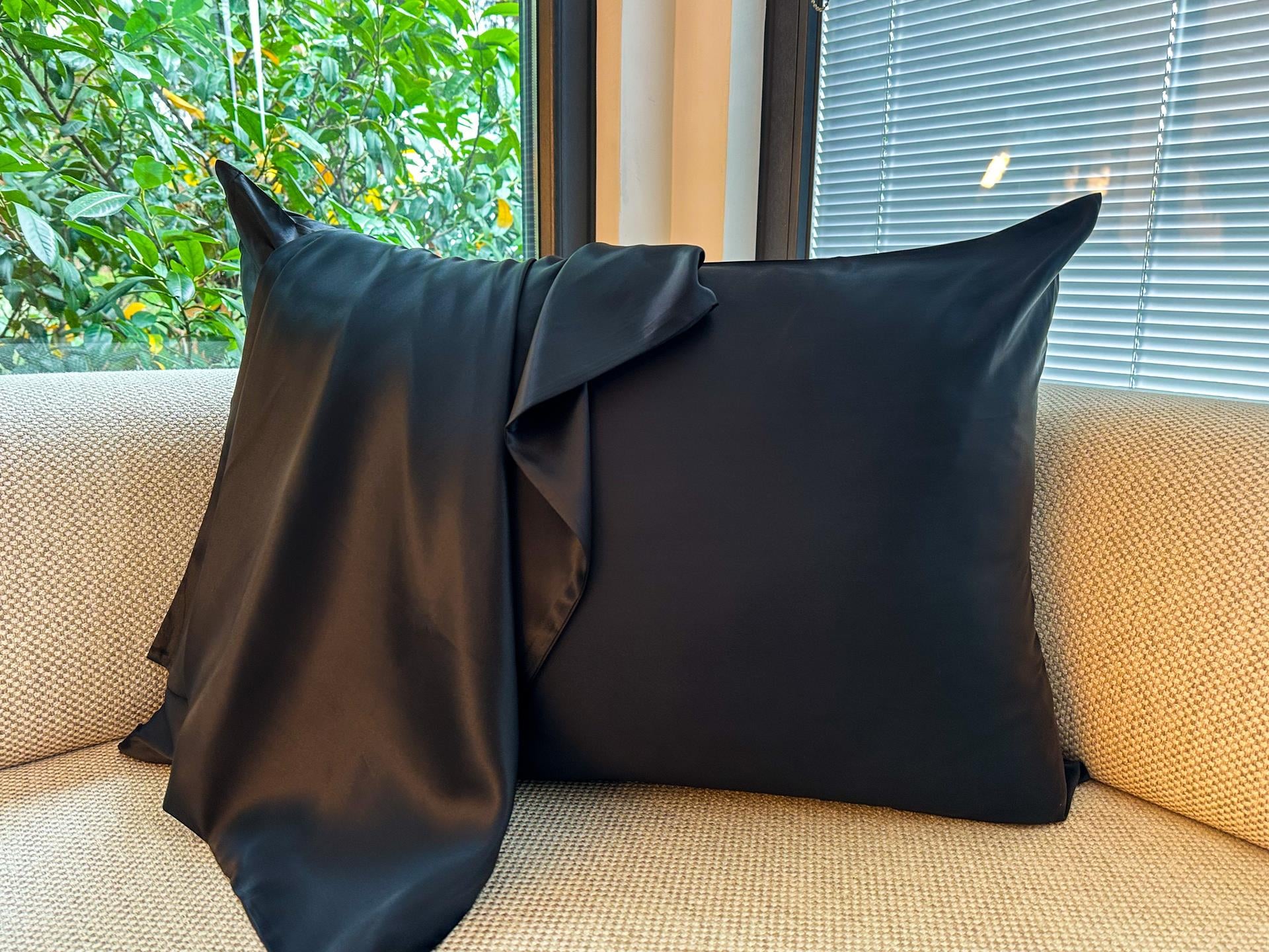 Black 19 Momme Silk Pillowcase 