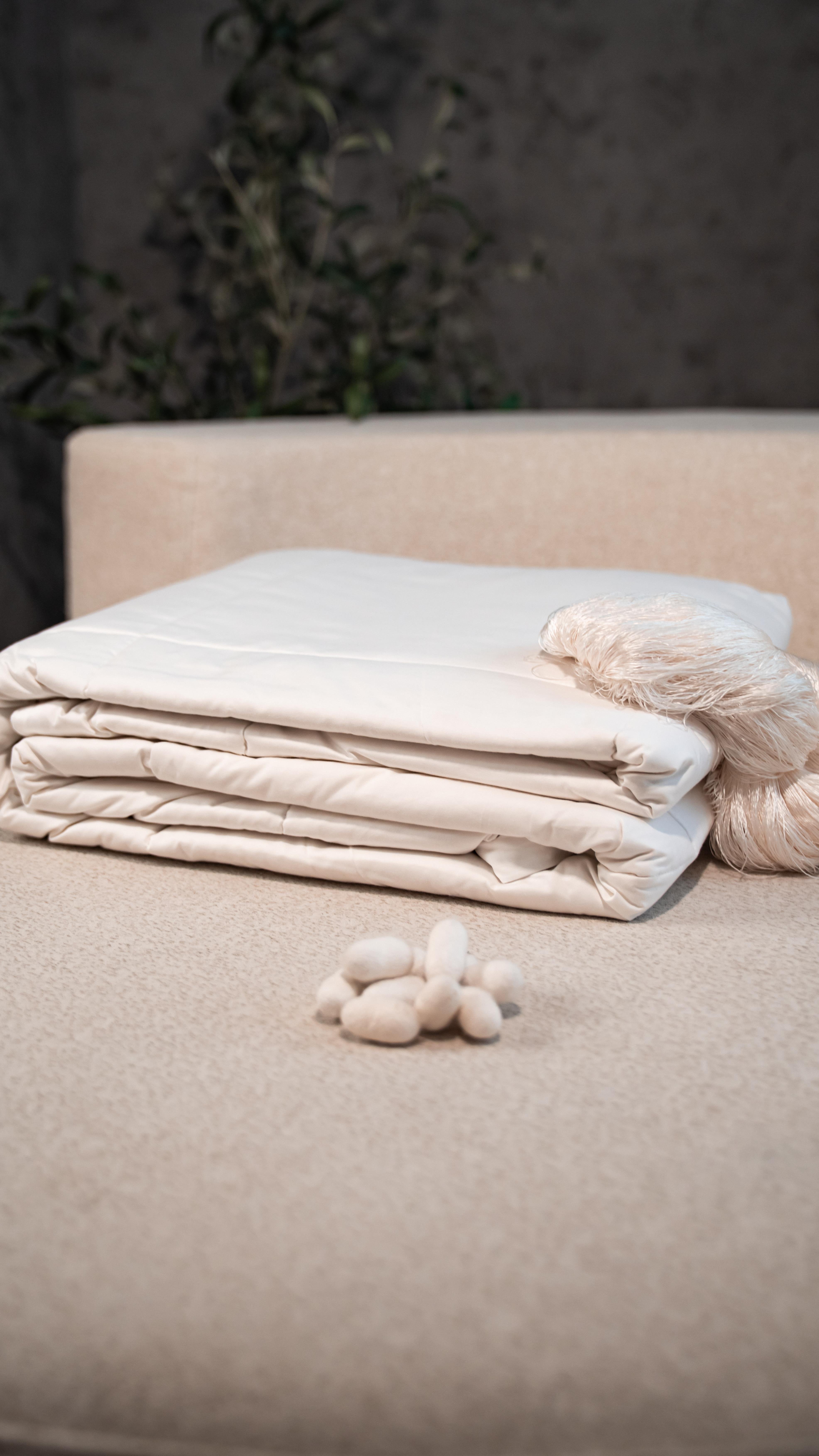 Single Size 4-Season Silk Duvet 
