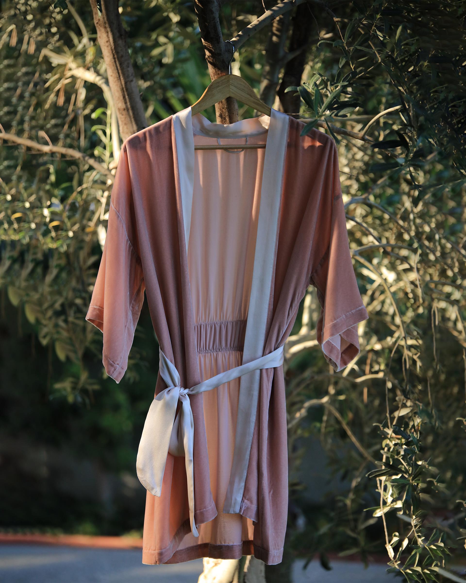 Uçuk Pembe İpek Kadife Kimono Sabahlık 