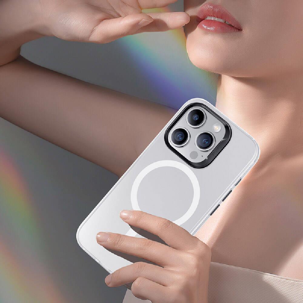 Apple iPhone 15 Pro Kılıf M-safe Şarj Özellikli Benks Lucid Armor Kapak