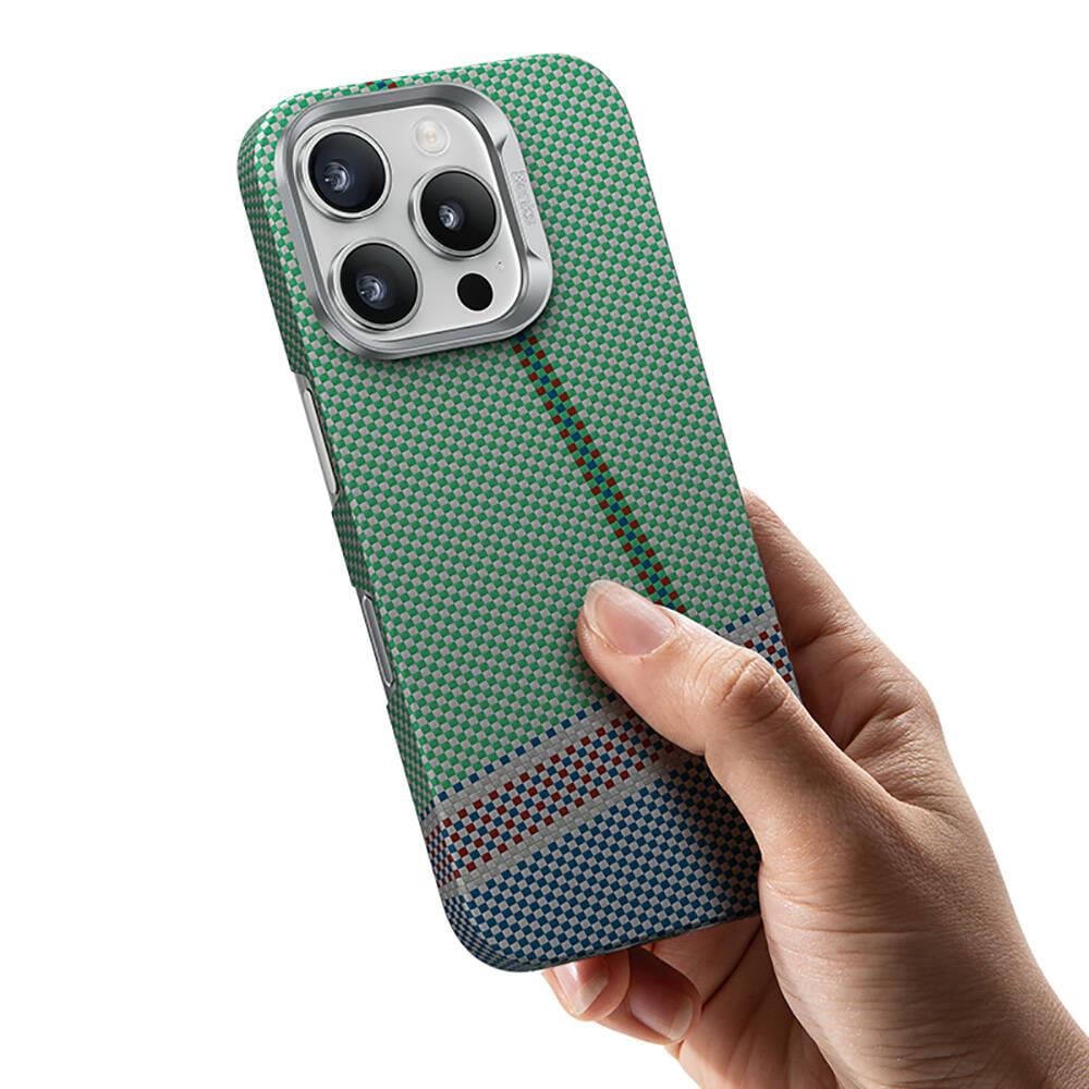 Apple iPhone 15 Pro Kılıf M-safe Şarj Özellikli Karbon Fiber Tasarımlı Benks Passion Green ArmorAir Kevlar Kapak