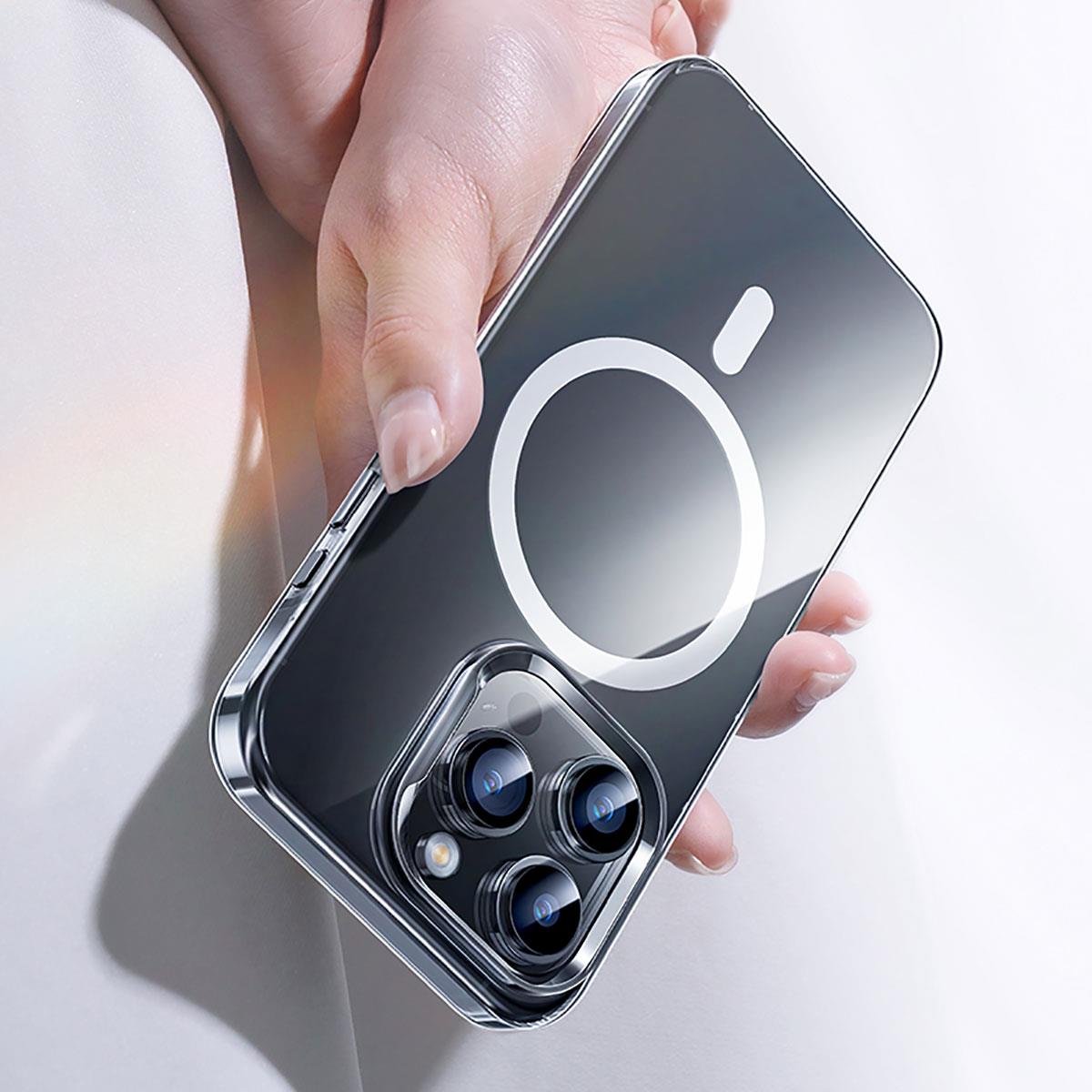 Apple iPhone 15 Pro Max Kılıf M-safe Şarj Özellikli Benks ​​​​​​Crystal Serisi Şeffaf Kapak