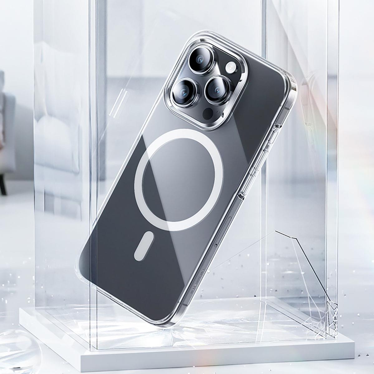 Apple iPhone 15 Pro Max Kılıf M-safe Şarj Özellikli Benks ​​​​​​Crystal Serisi Şeffaf Kapak