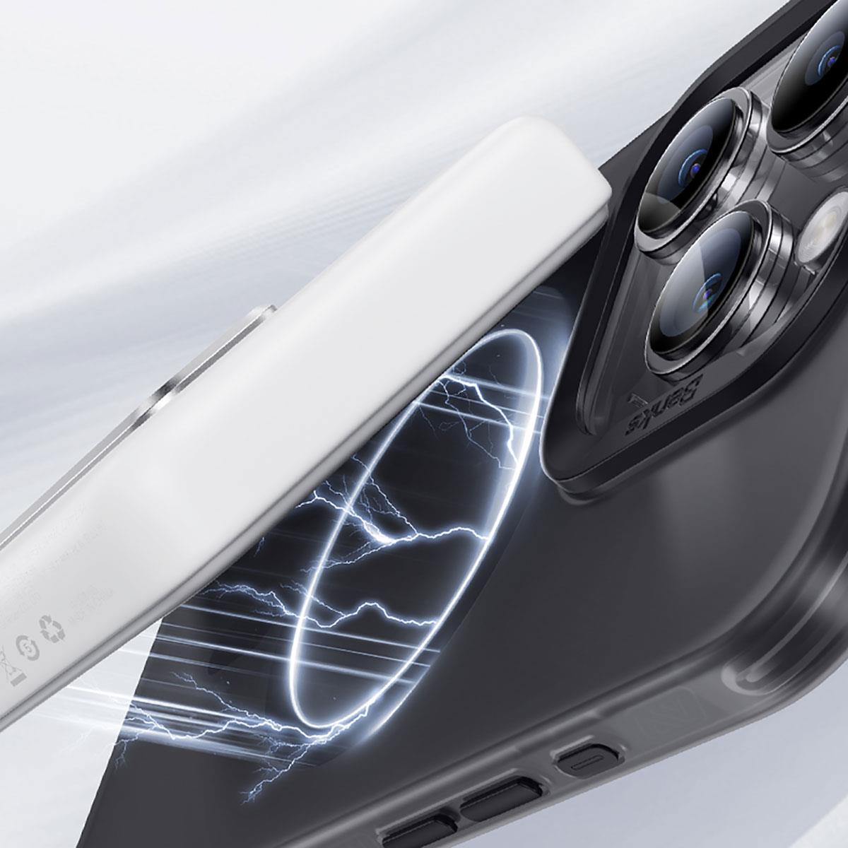 Apple iPhone 15 Pro Max Kılıf M-safe Şarj Özellikli Benks ​​​​​​Crystal Serisi Şeffaf Kapak