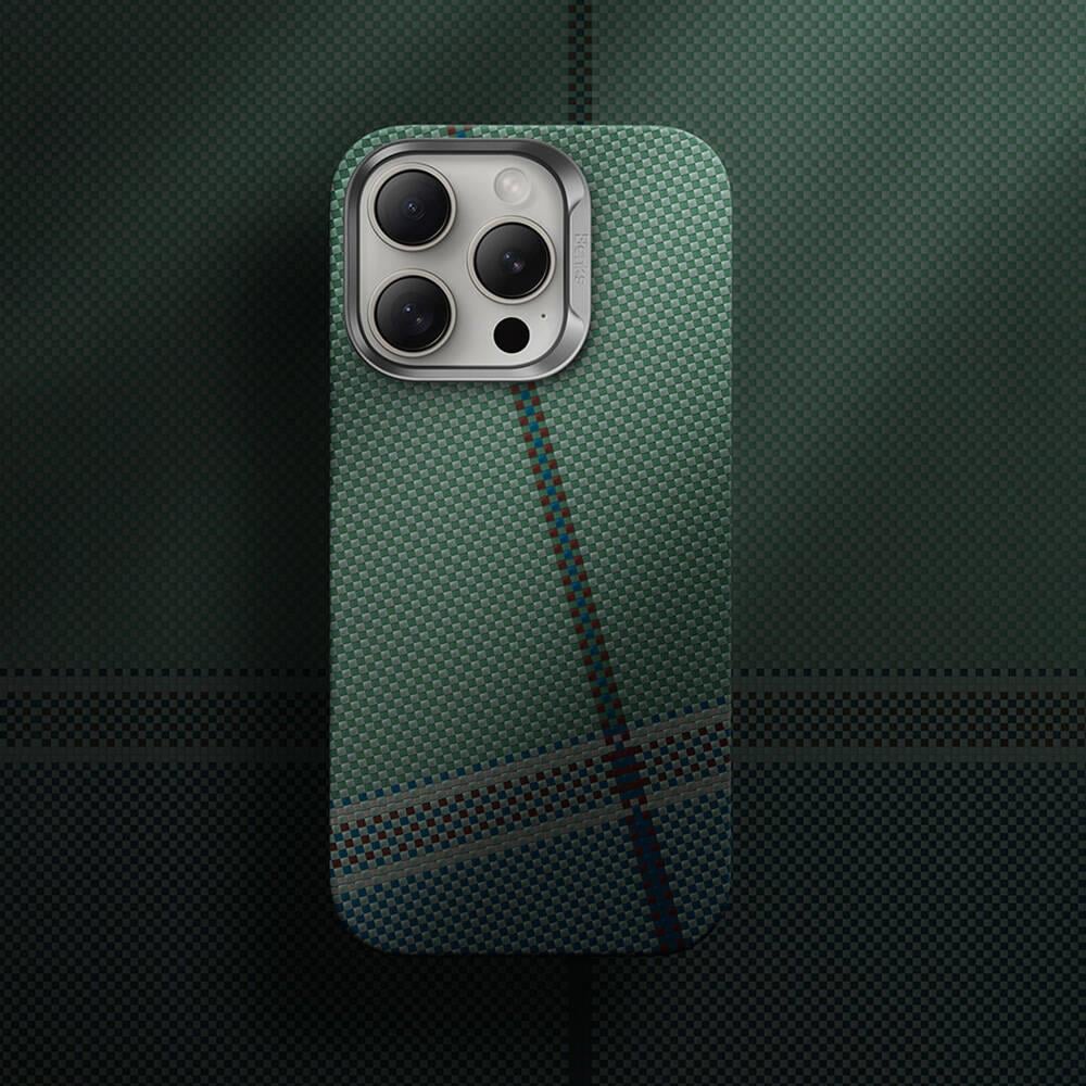 Apple iPhone 15 Pro Max Kılıf M-safe Şarj Özellikli Karbon Fiber Tasarımlı Benks Passion Green ArmorAir Kevlar Kapak