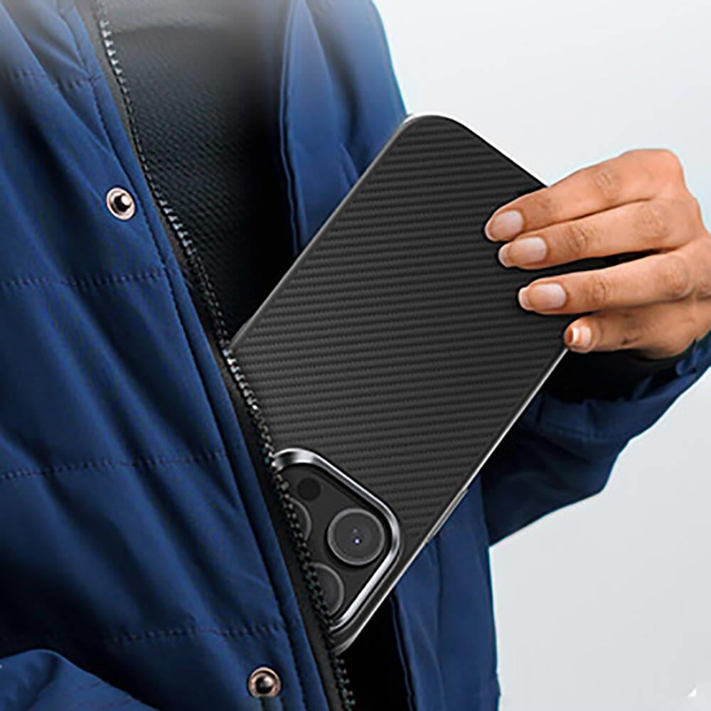 Apple iPhone 16 Pro Kılıf Karbon Fiber M-safe Şarj Özellikli Benks Hybrid ArmorPro 600D Kevlar Kapak