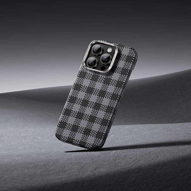 Apple iPhone 16 Pro Kılıf M-safe Şarj Özellikli Ekose Tasarımlı Benks ArmorVichy Kevlar Kapak