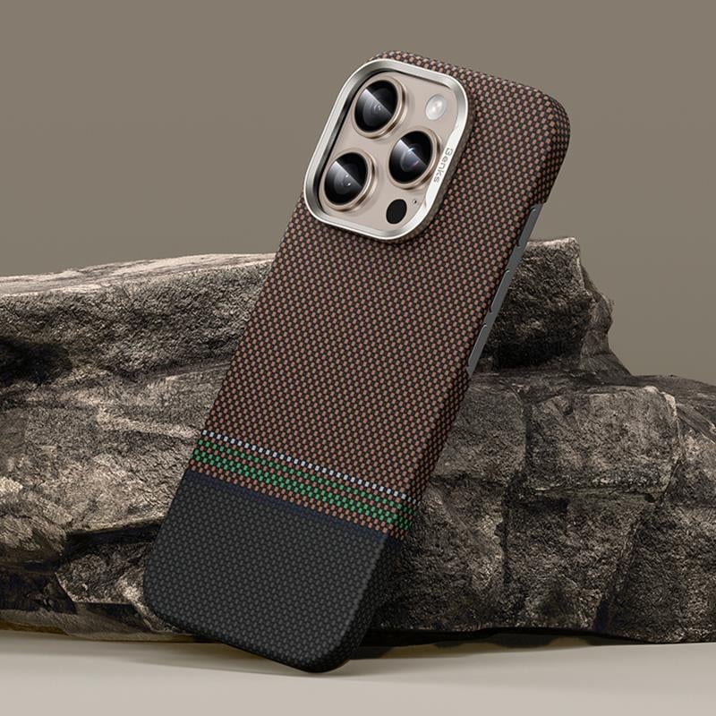 Apple iPhone 16 Pro Max Kılıf M-safe Şarj Özellikli Karbon Fiber Tasarımlı Benks Prestige ArmorAir Kevlar Kapak