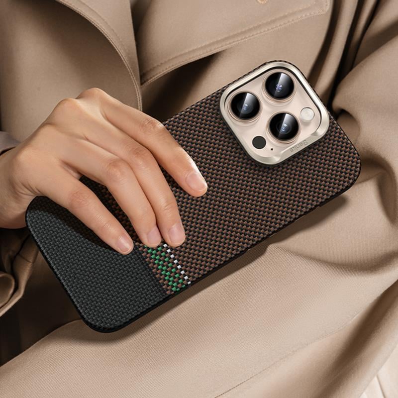 Apple iPhone 16 Pro Max Kılıf M-safe Şarj Özellikli Karbon Fiber Tasarımlı Benks Prestige ArmorAir Kevlar Kapak