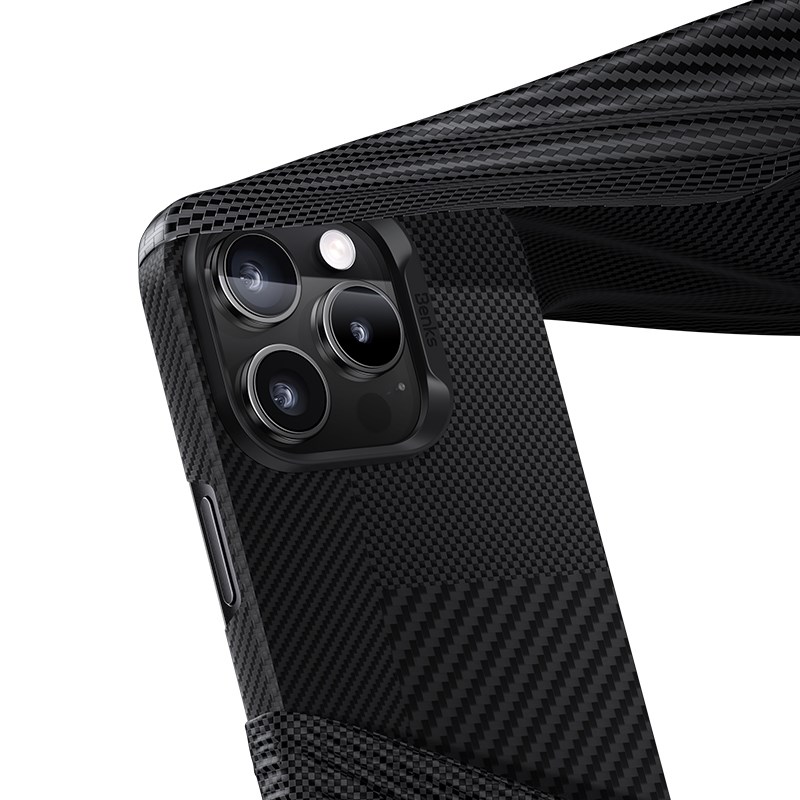 Apple iPhone 16 Pro Max Kılıf Magsafe Şarj Özellikli Karbon Fiber Benks Yeni Seri Montage ArmorAir Kevlar Kapak