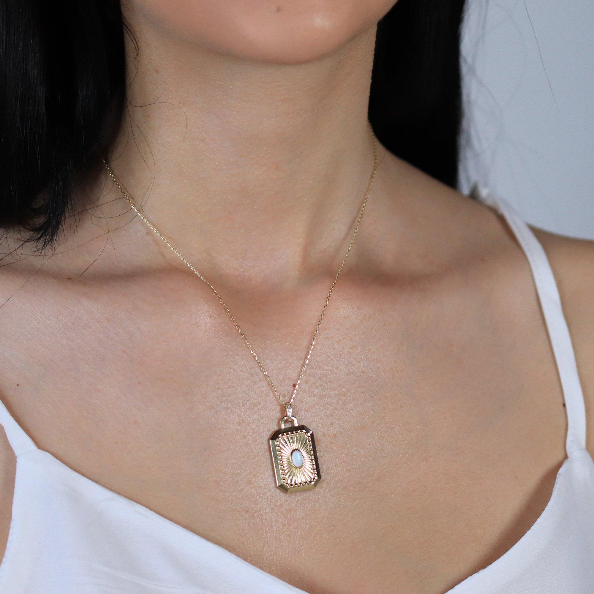 opal-madalyon-kolye-a-49bf.jpg