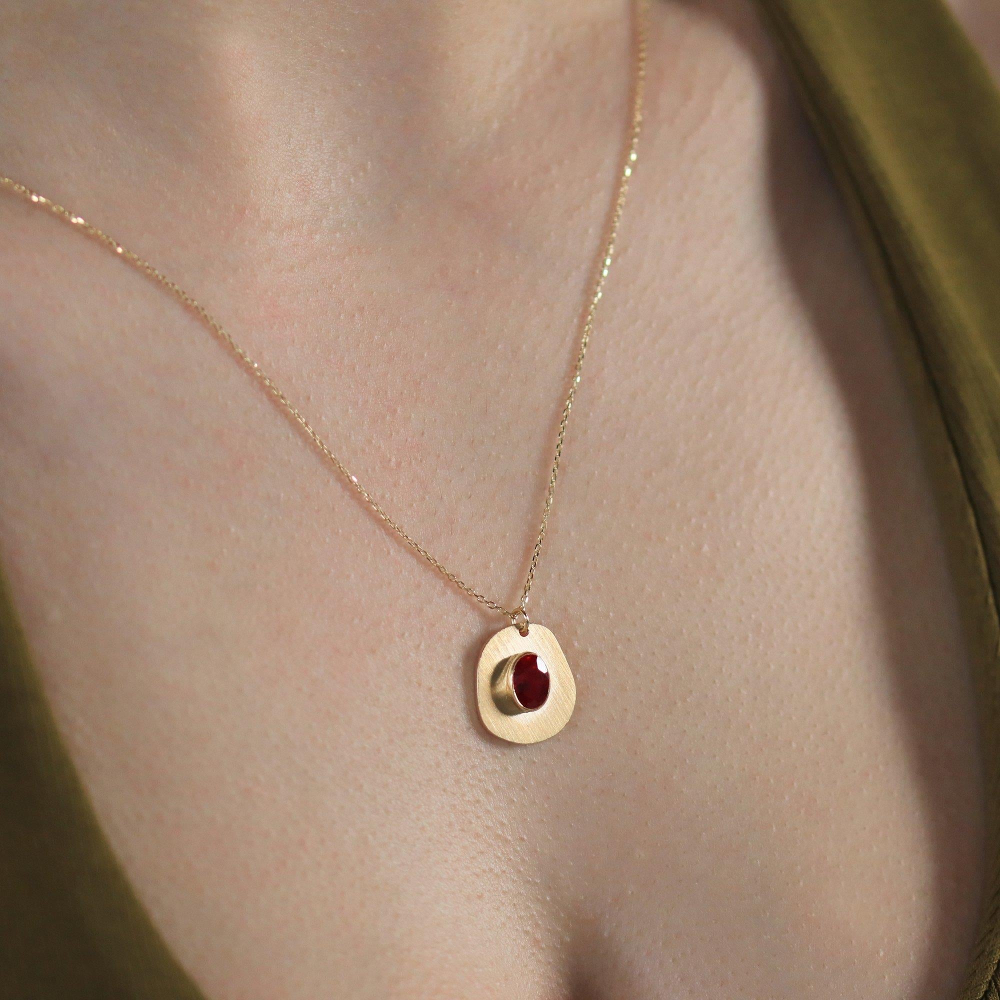 pembe-tas-kolye-653b54.jpg