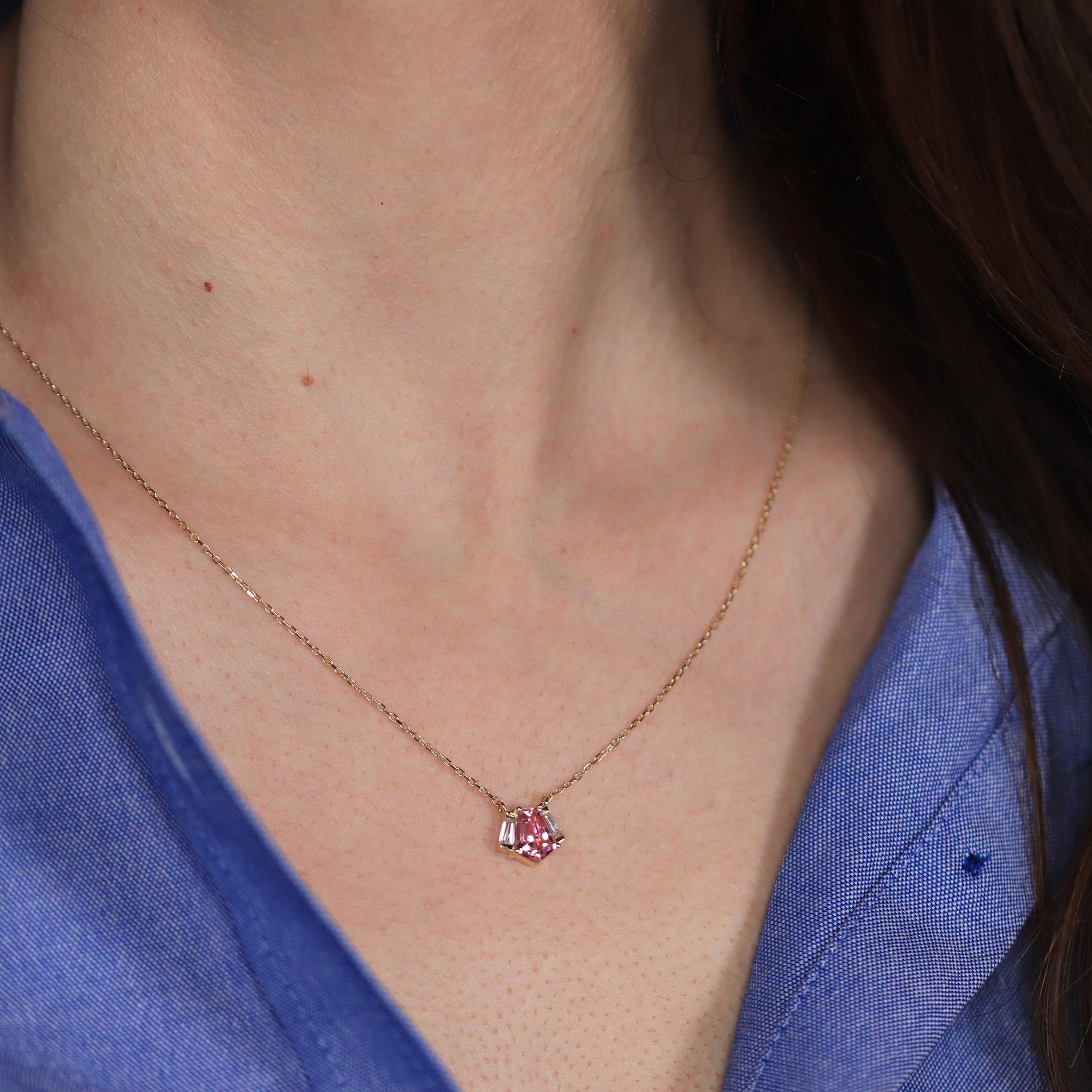 pembe-tasli-kolye-dbb-4c.jpg
