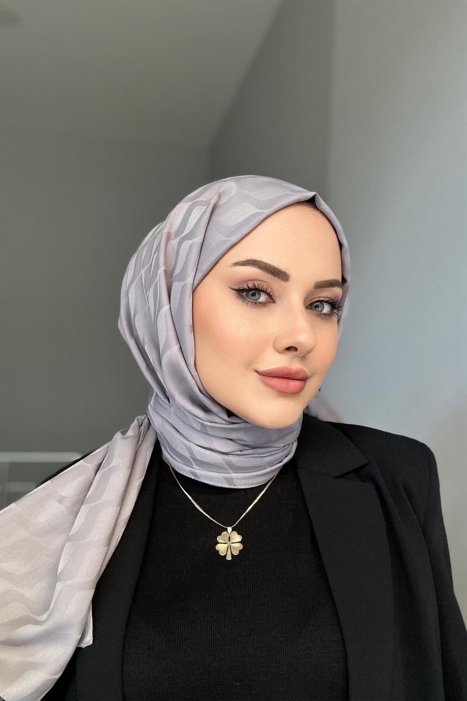 Açık Gri Desenli İpeksi Jakar Şal 