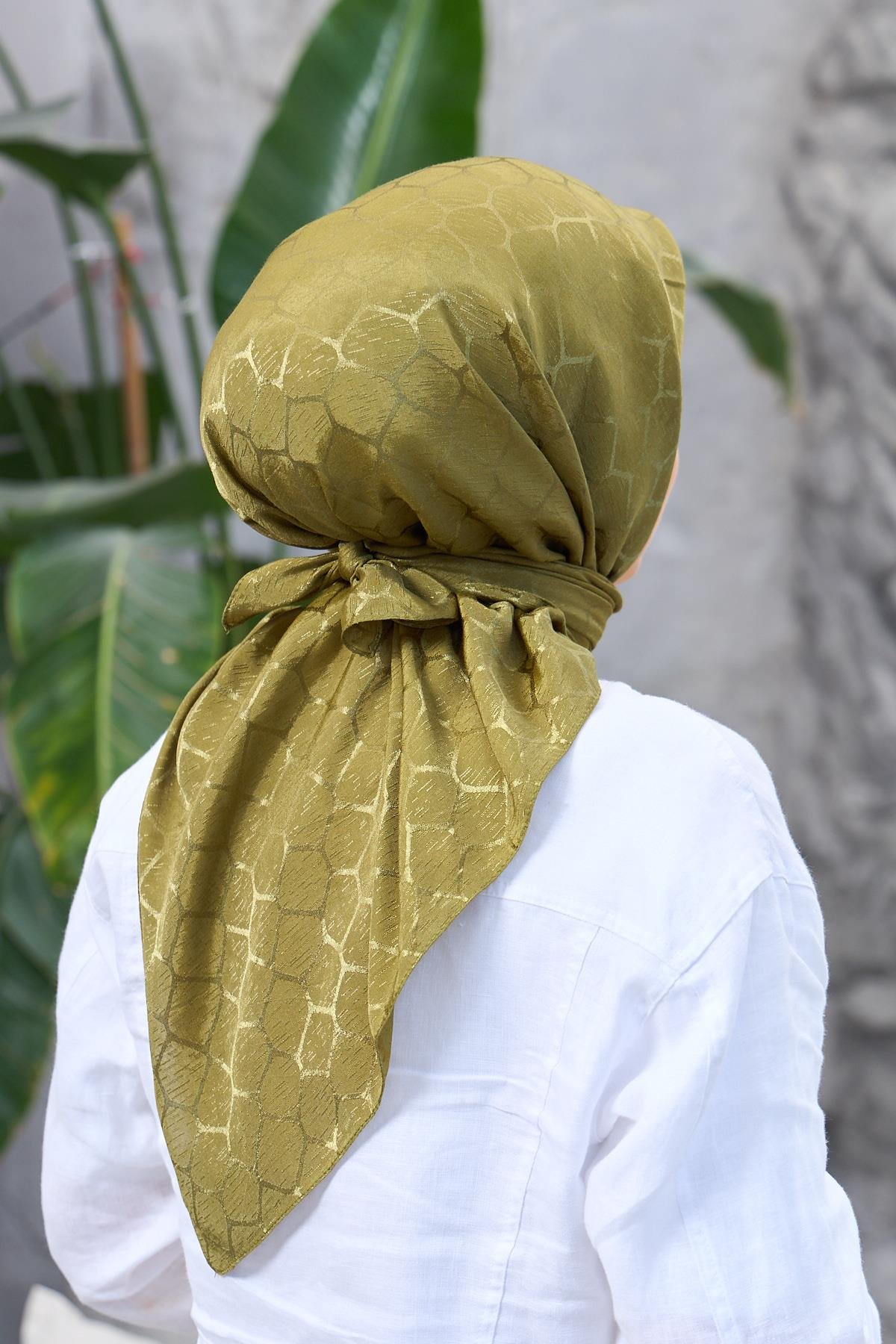 Çağla Taş Desen İpeksi Jakar Eşarp 