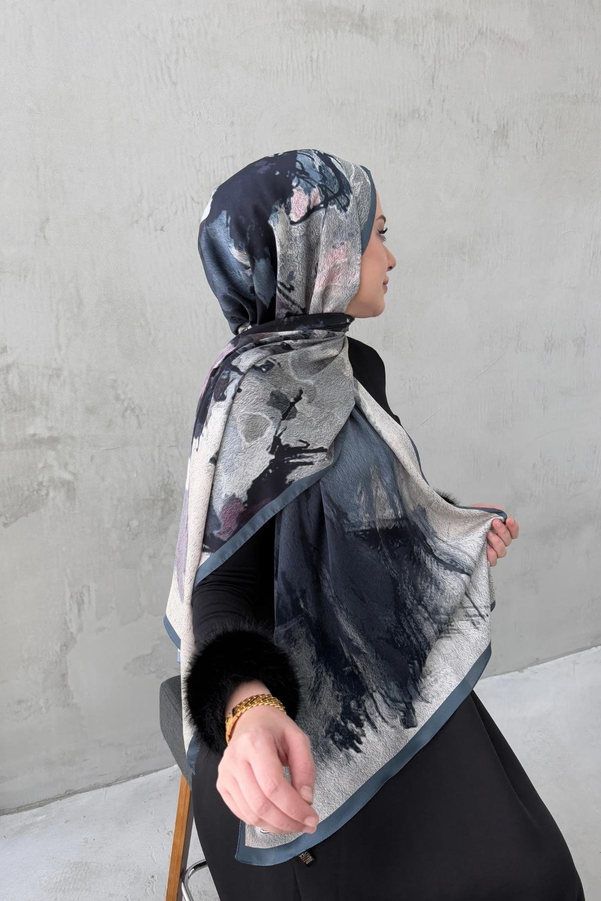 Gri Feriha Kumlu İpek Şal 