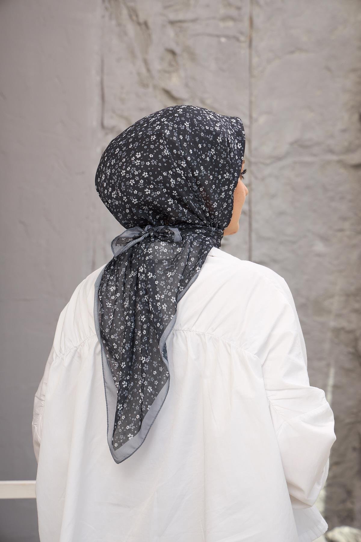 Siyah Beyaz Çicek Dijital Soft Eşarp 