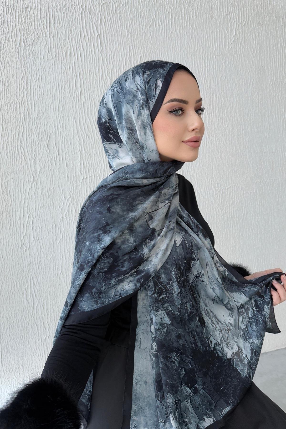 Siyah Larina Kumlu İpek Şal 