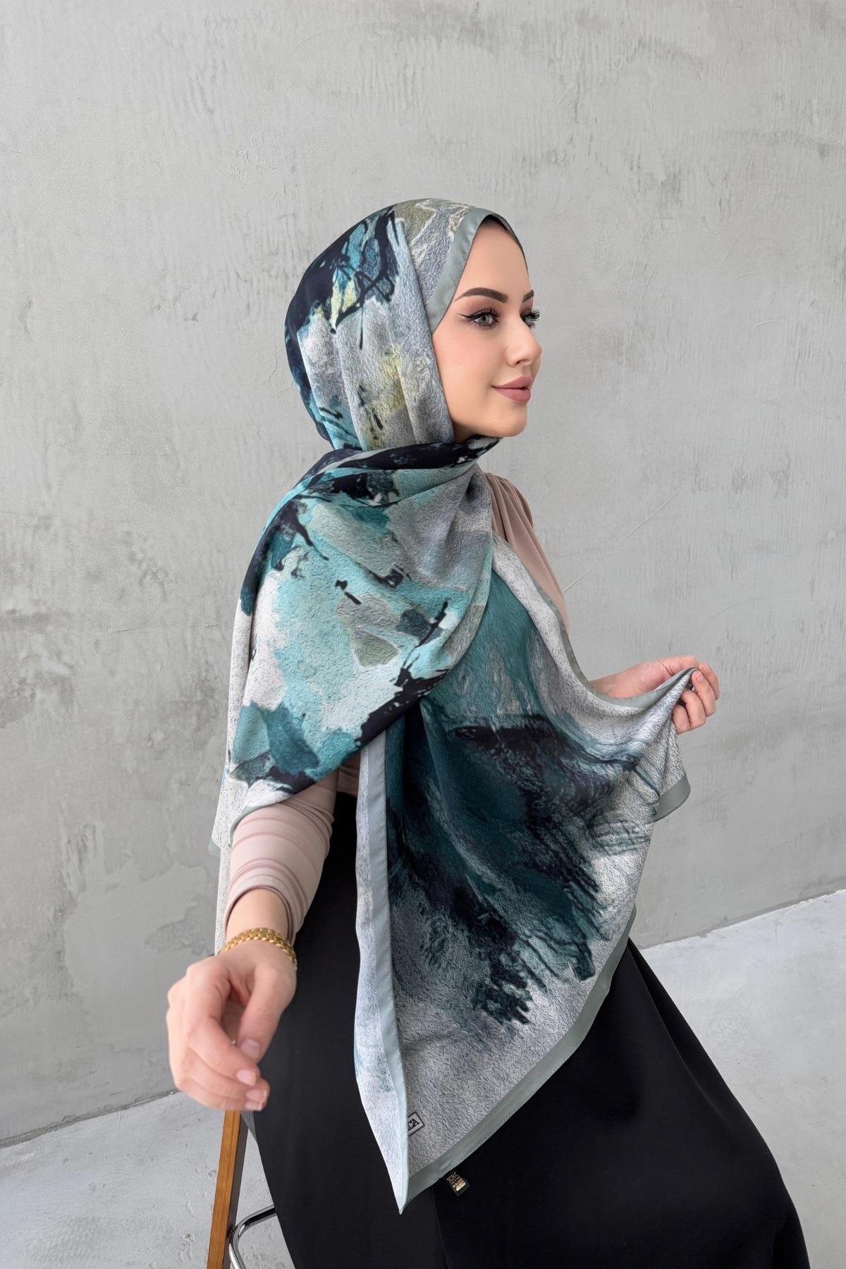 Su Yeşili Feriha Kumlu İpek Şal 