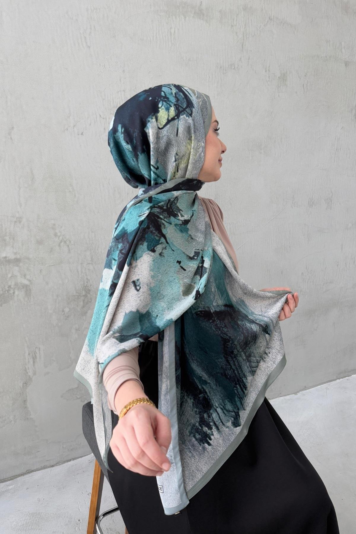 Su Yeşili Feriha Kumlu İpek Şal 