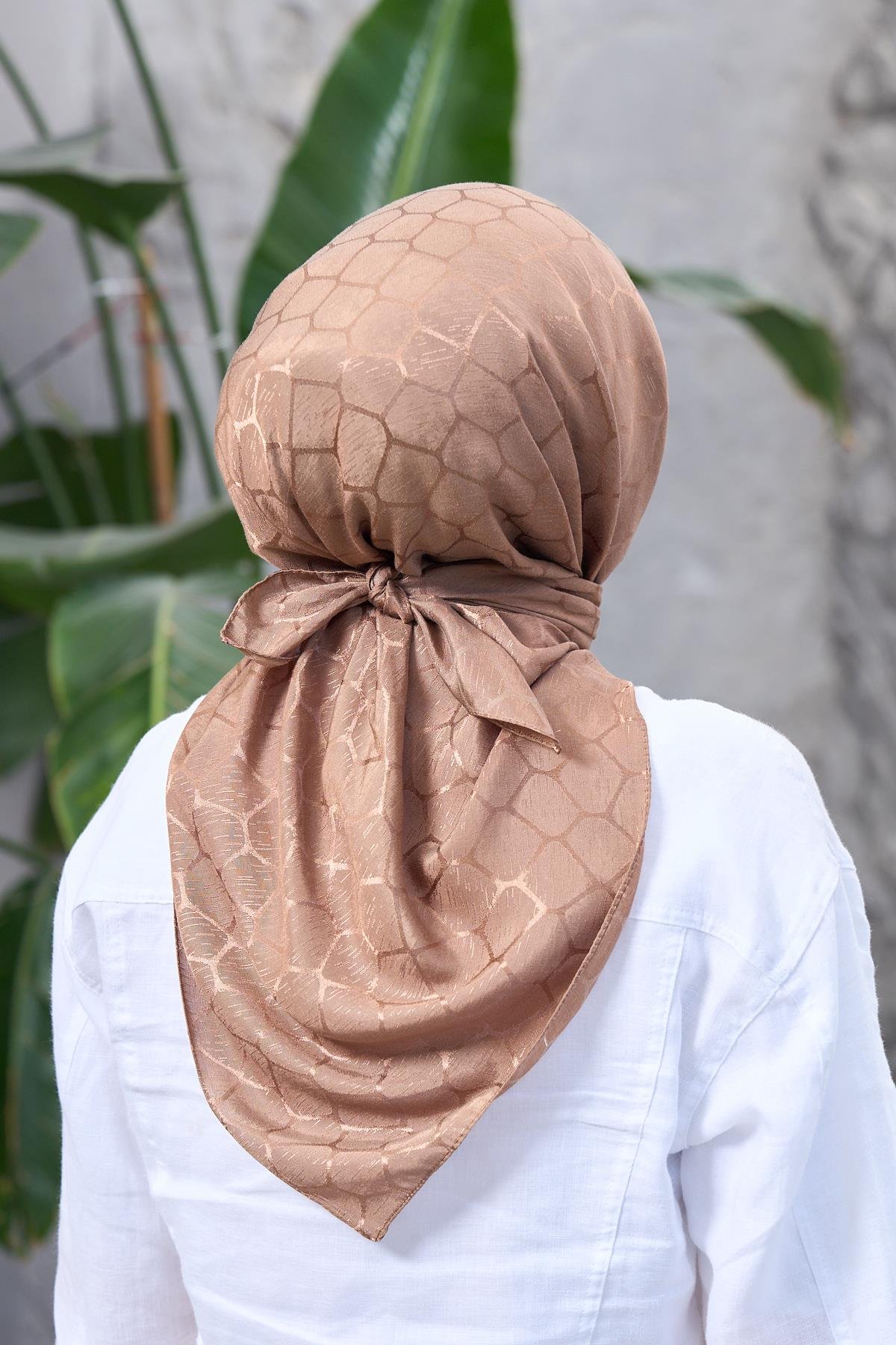 Sütlü Kahve Taş Desen İpeksi Jakar Eşarp 