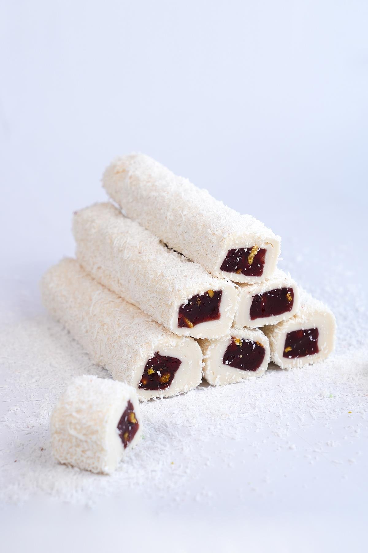 Hindistan Cevizli Vanilyalı Narlı Antep Fıstıklı Sarma Lokum 500 Gr