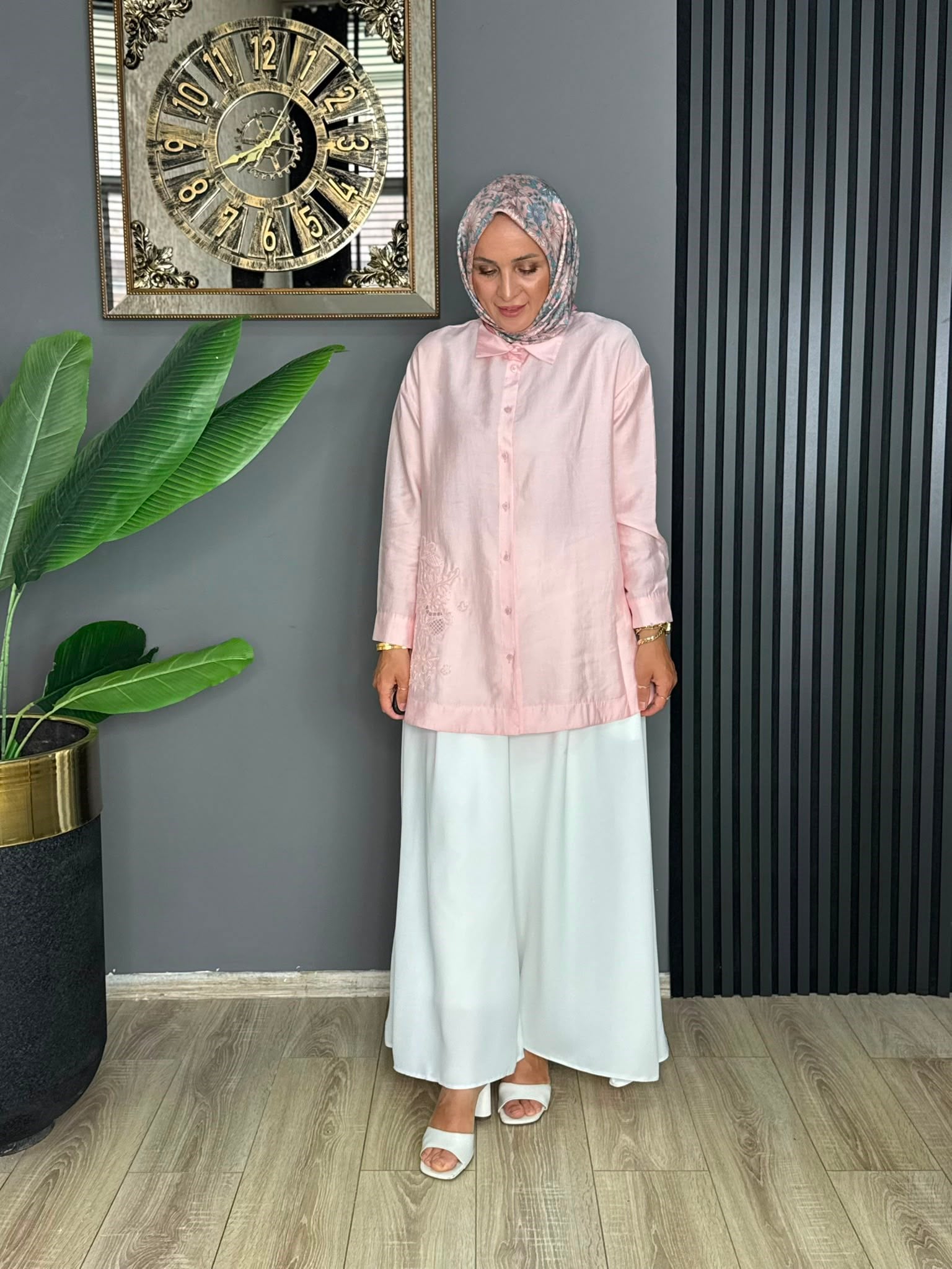 1056 İŞLEME DETAY GÖMLKEK PEMBE 