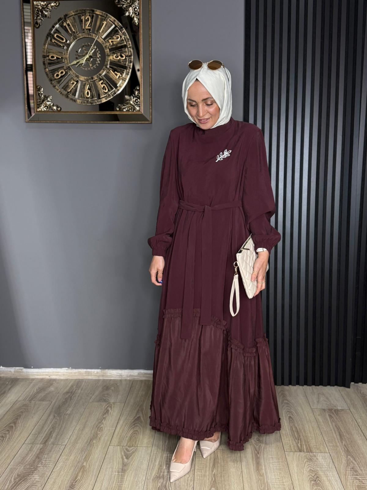 12675 BROŞ DETAY FIRFIRLI ELBİSE BORDO 