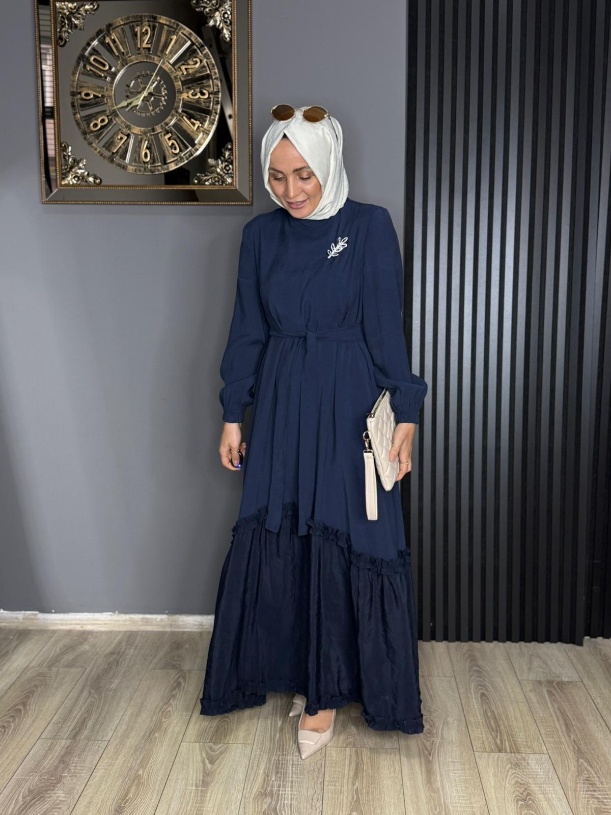 12675 BROŞ DETAY FIRFIRLI ELBİSE LACİVERT 