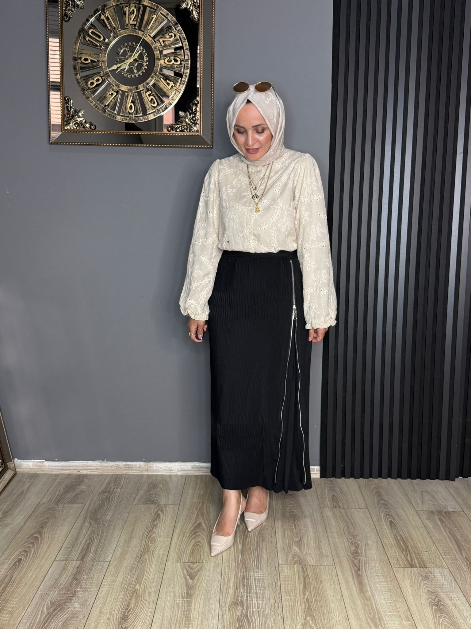 18303 FERMUAR DETAY PİLİSELİ ETEK SİYAH 