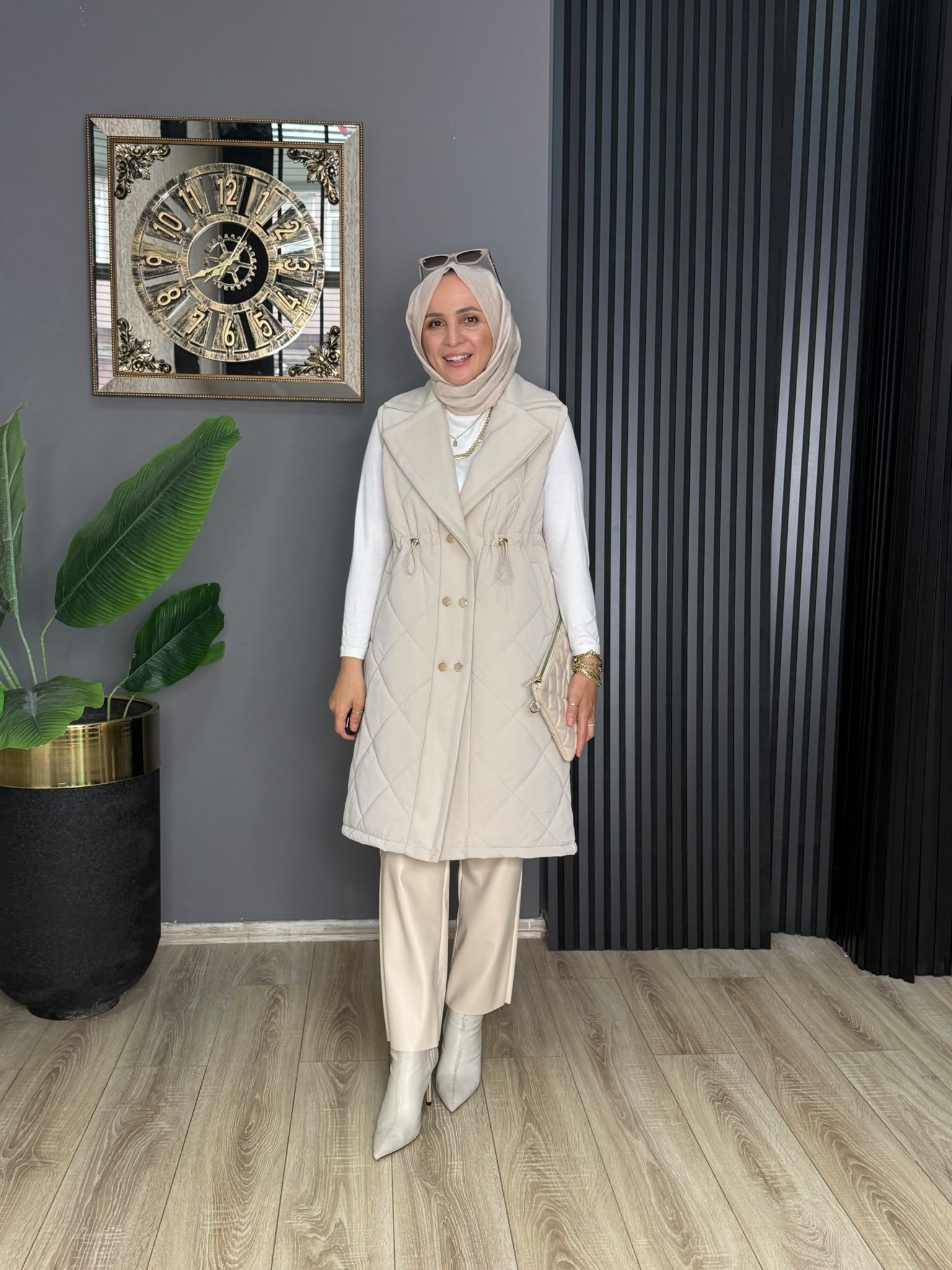 2223 LAVİN KAPİTONE YELEK KREM 1 