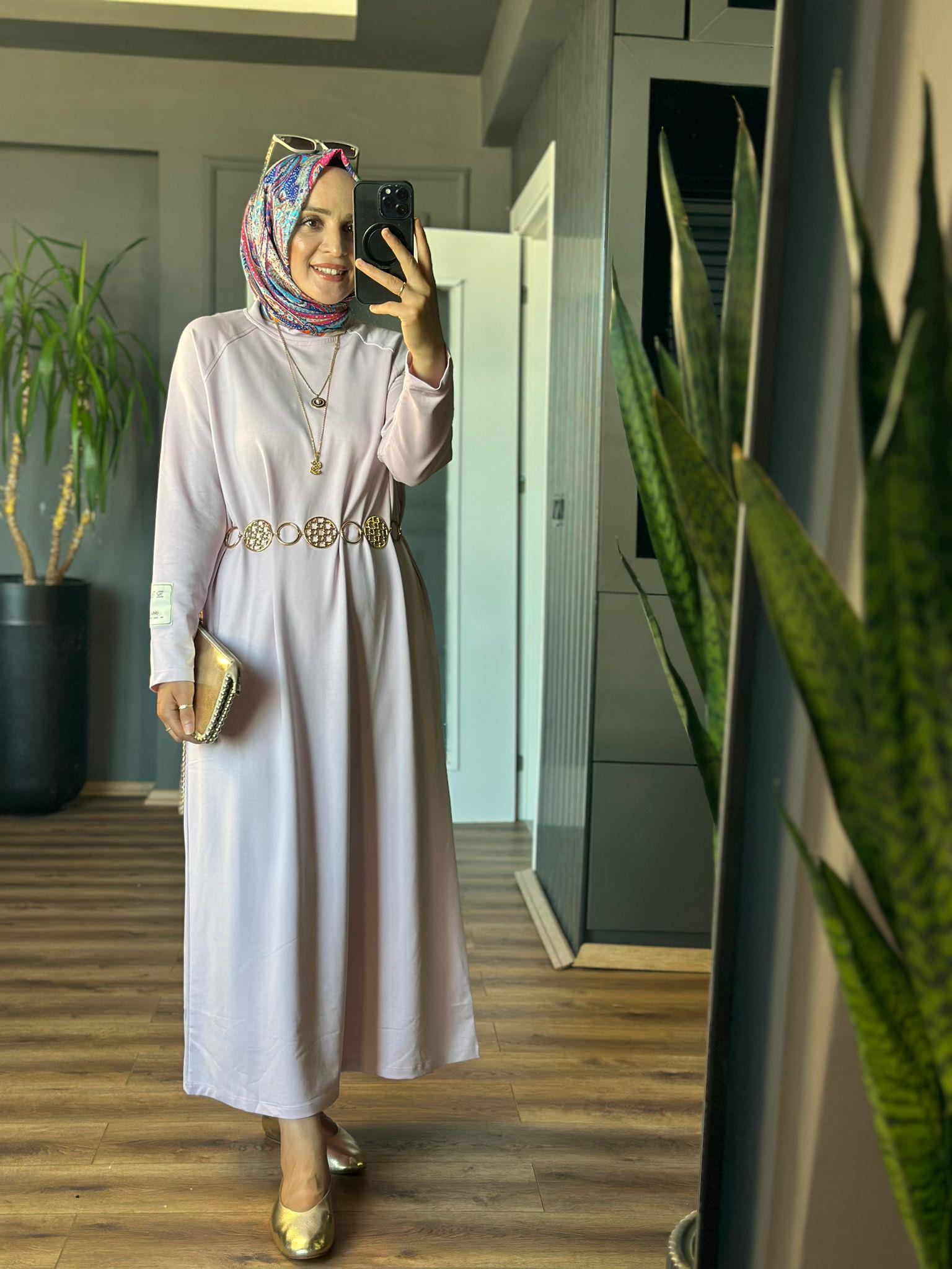 2400 KOLU ETİKET DETAYLI ELBİSE LİLA 