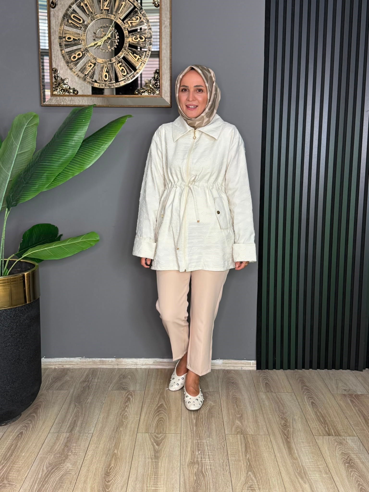 24417 KABARTMA DESEN KAP KREM 