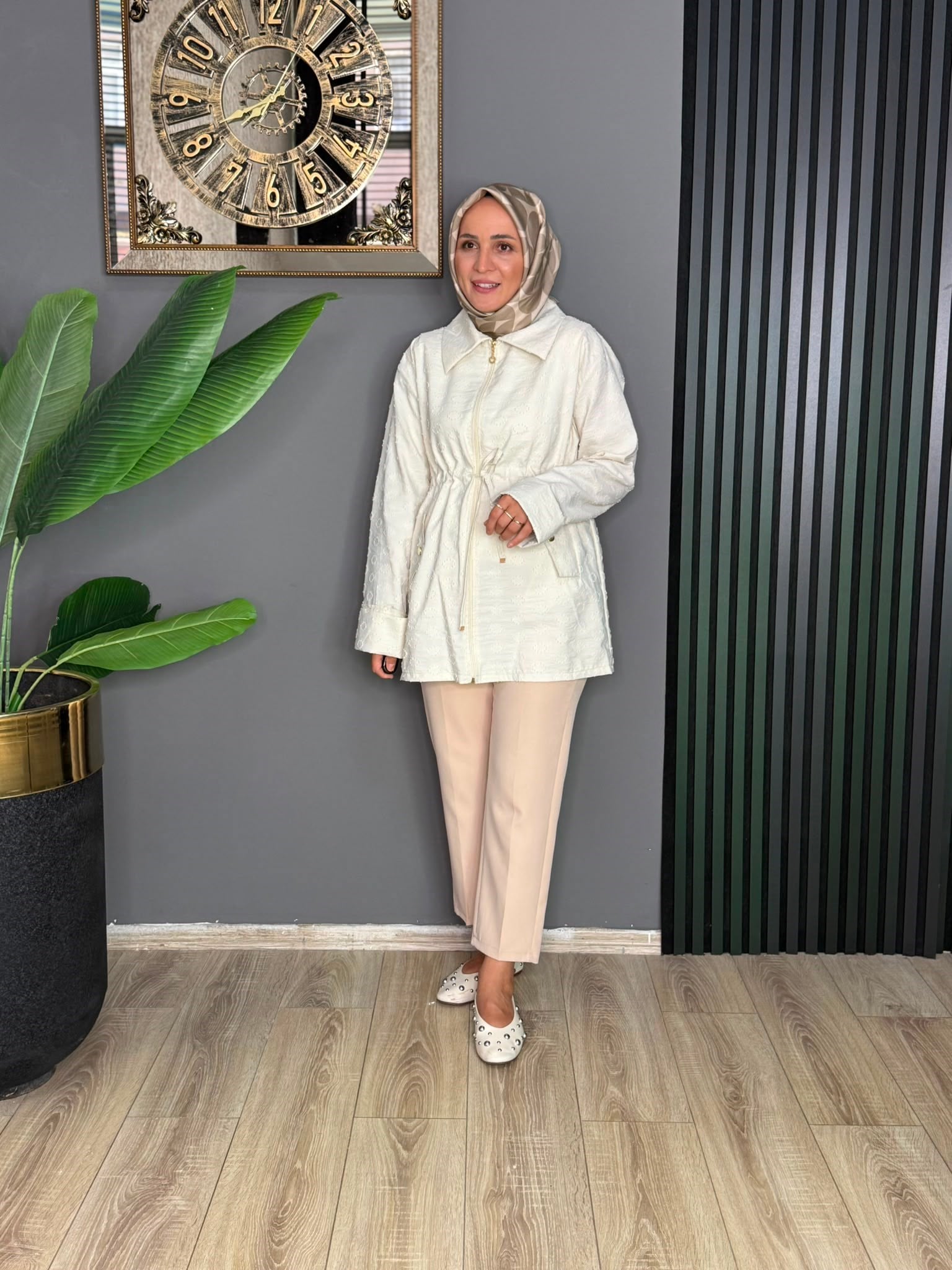 24417 KABARTMA DESEN KAP KREM 