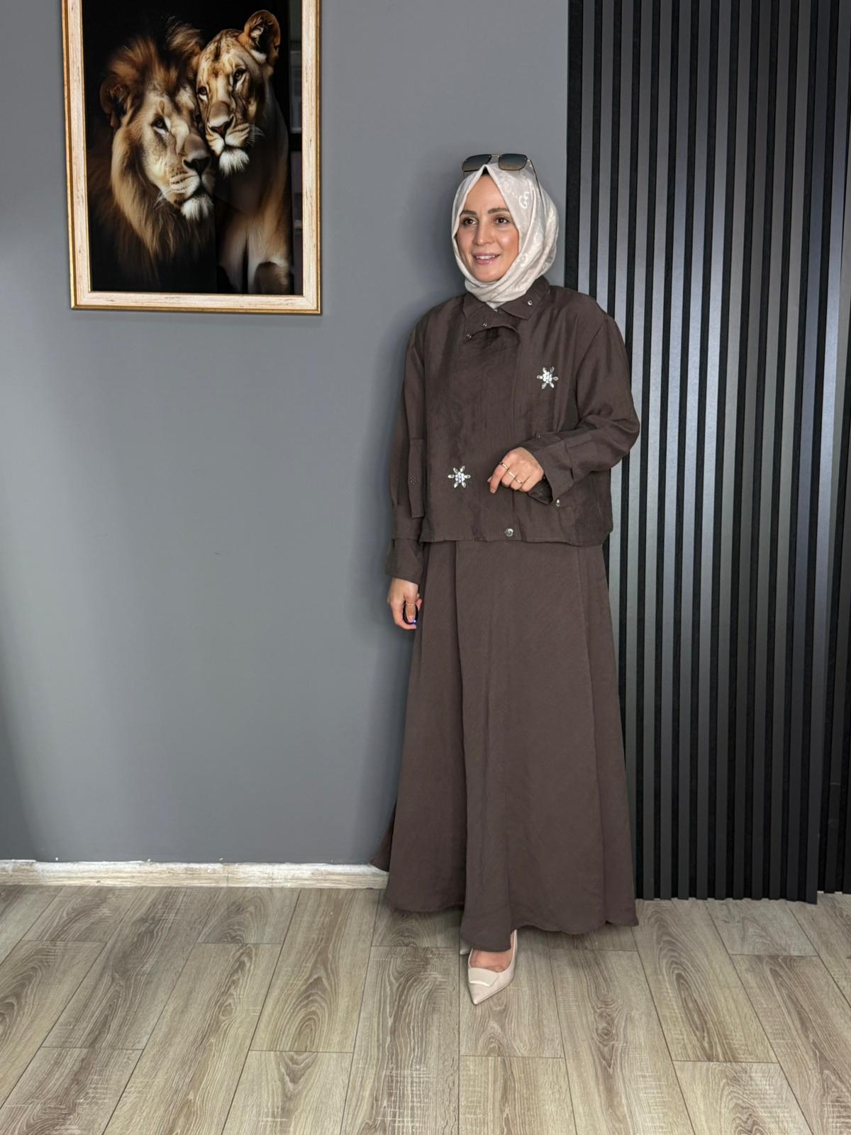 3135 TAŞ DETAY TAKIM KAHVERENGİ 