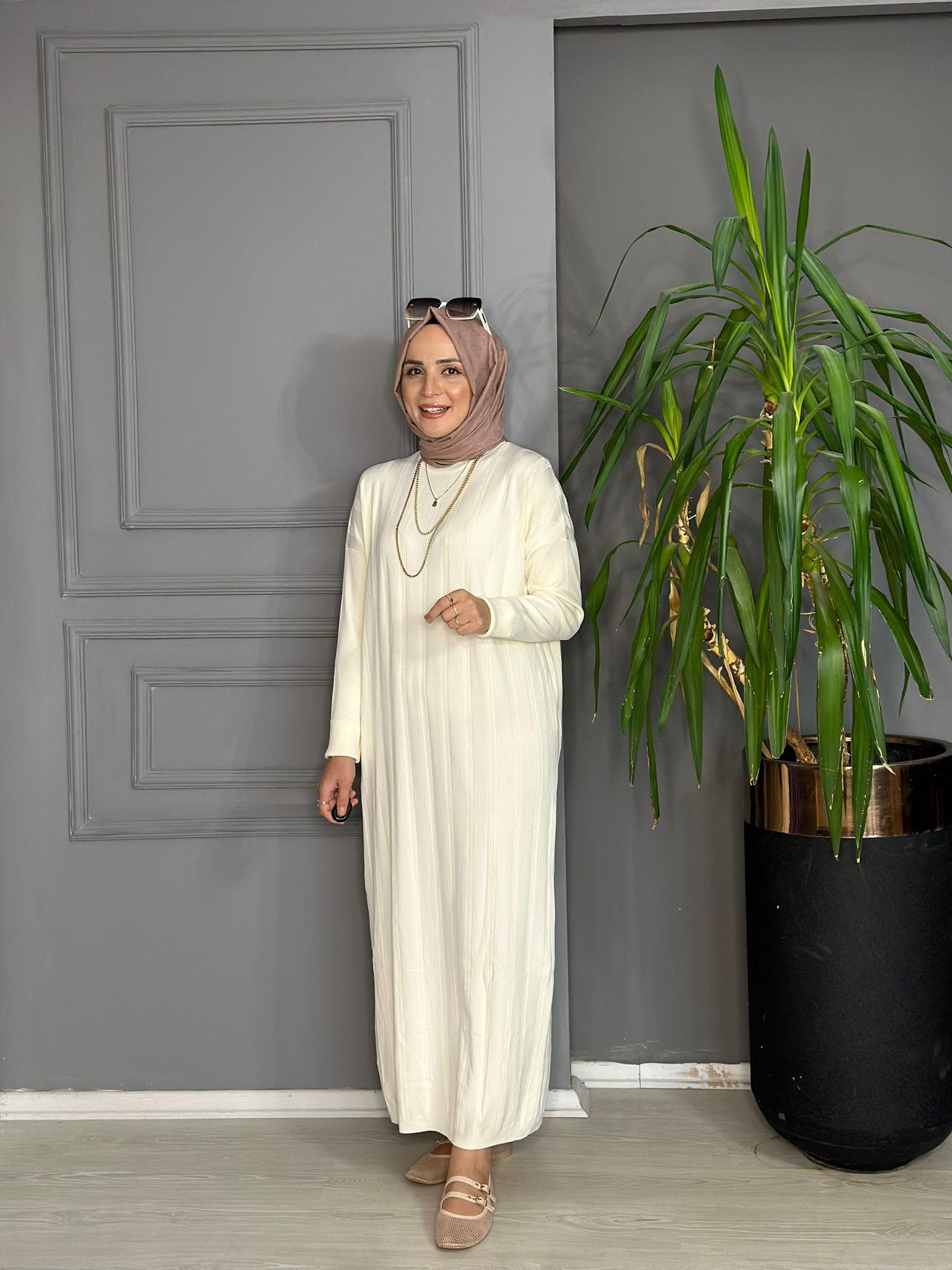 40730 MERSERİZE TRİKO ELBİSE KREM