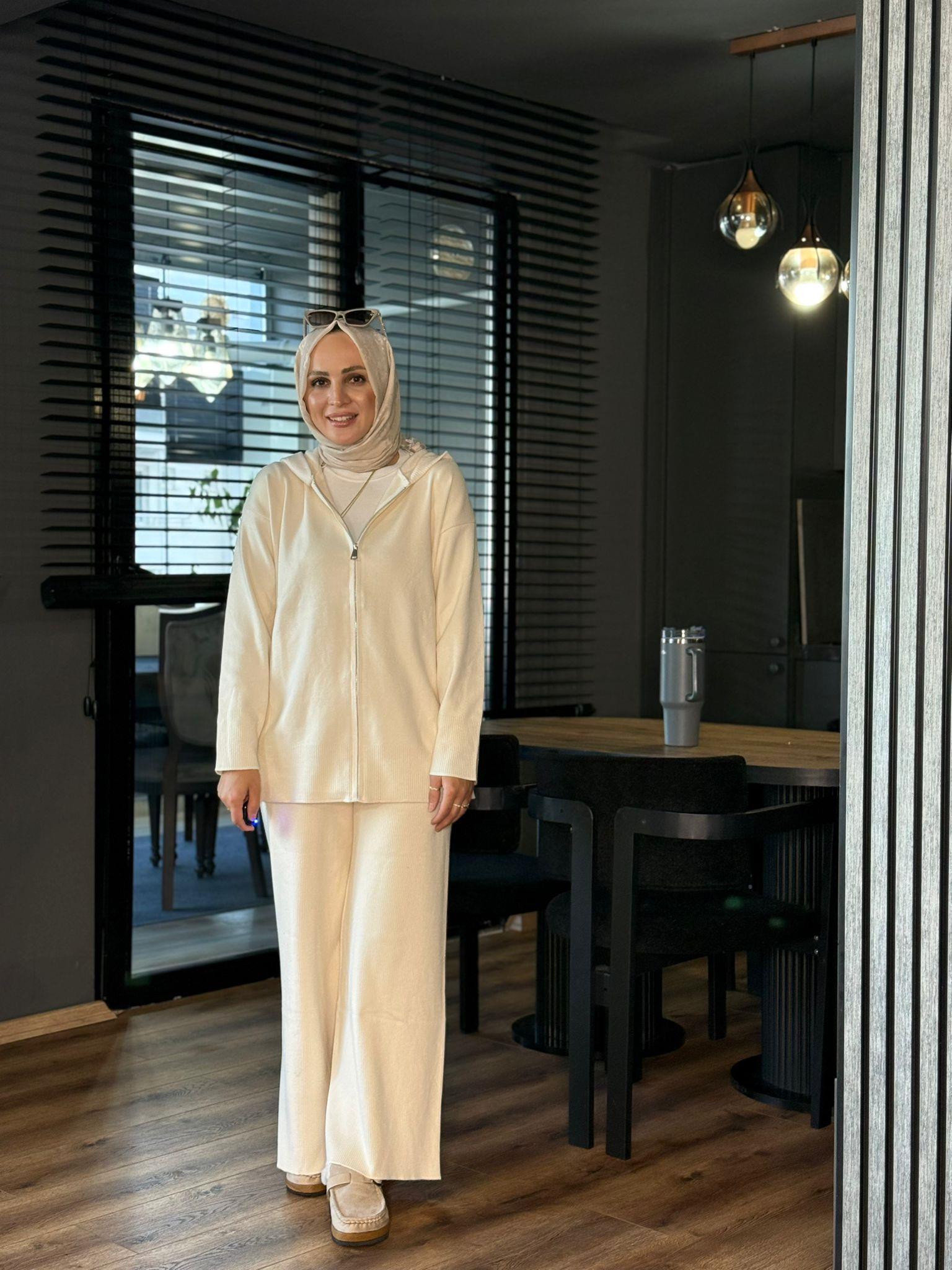 44126 FERMUAR DETAY TRİKO TAKIM  KREM